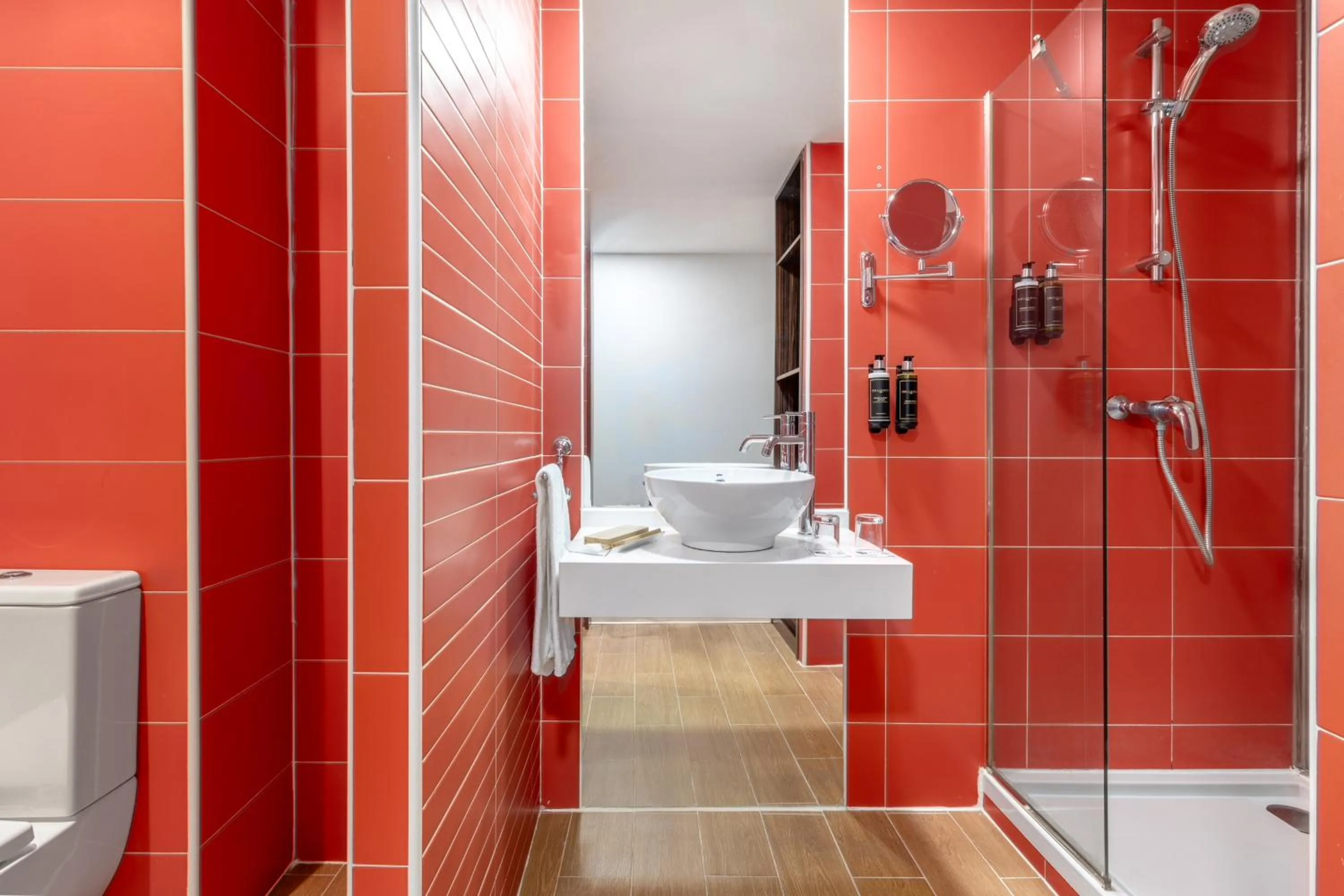 Shower in Exe Convention Plaza Madrid