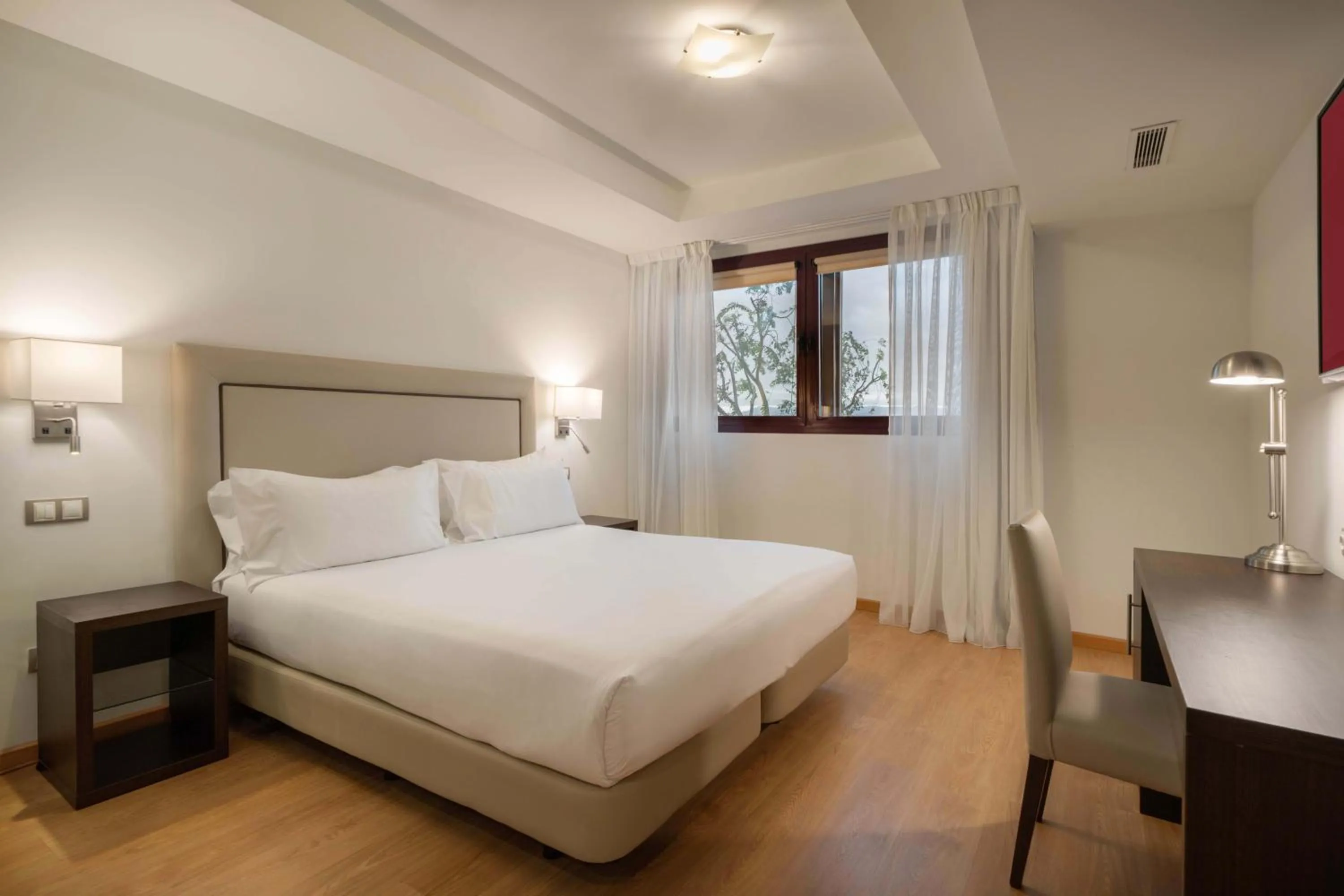 Bedroom, Bed in Exe Convention Plaza Madrid