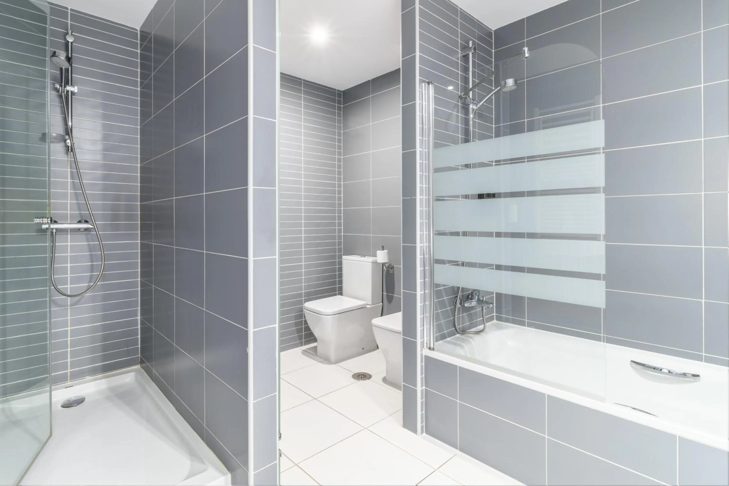 Shower in Exe Convention Plaza Madrid