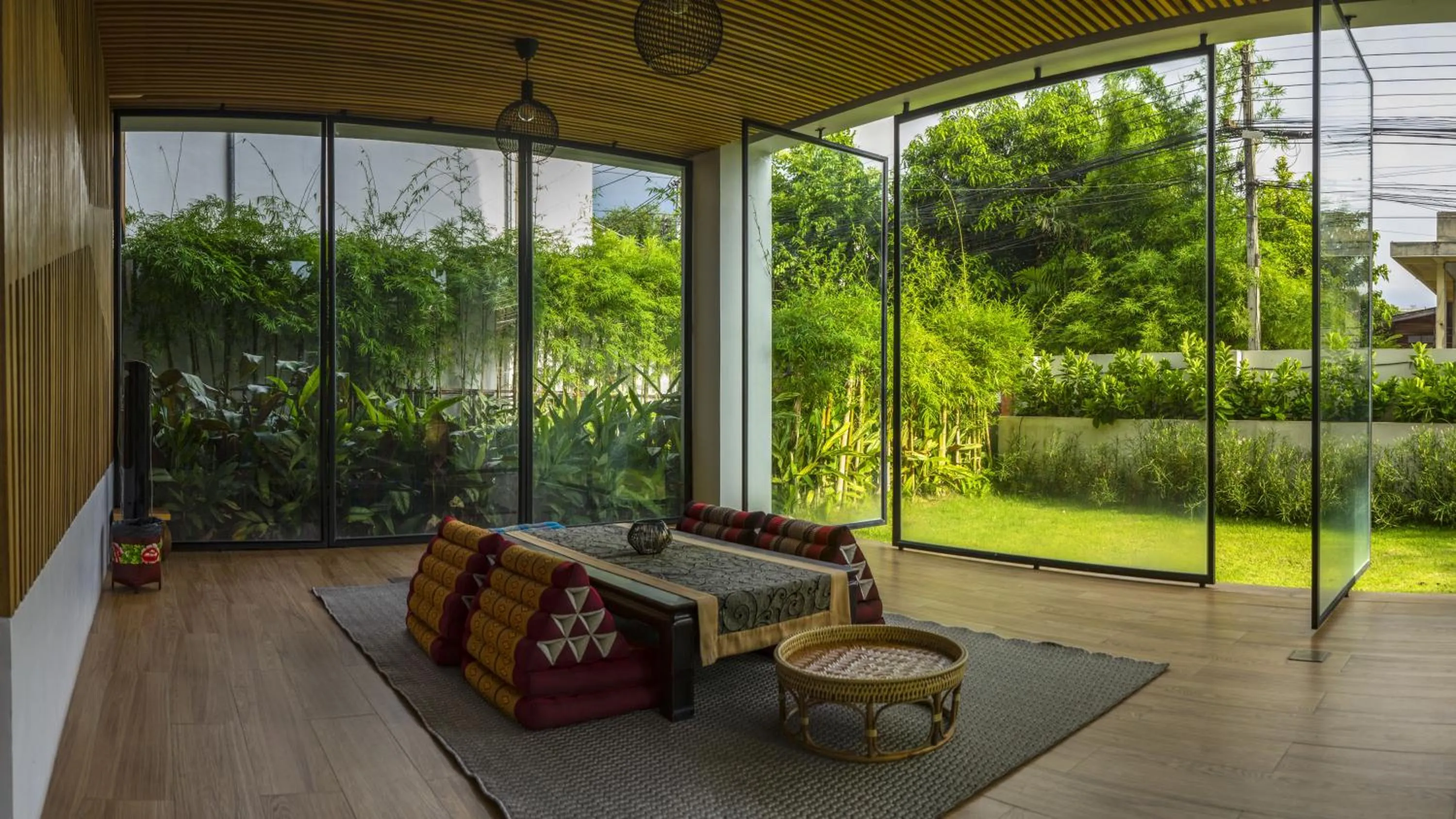 Communal lounge/ TV room in M5 Hotel