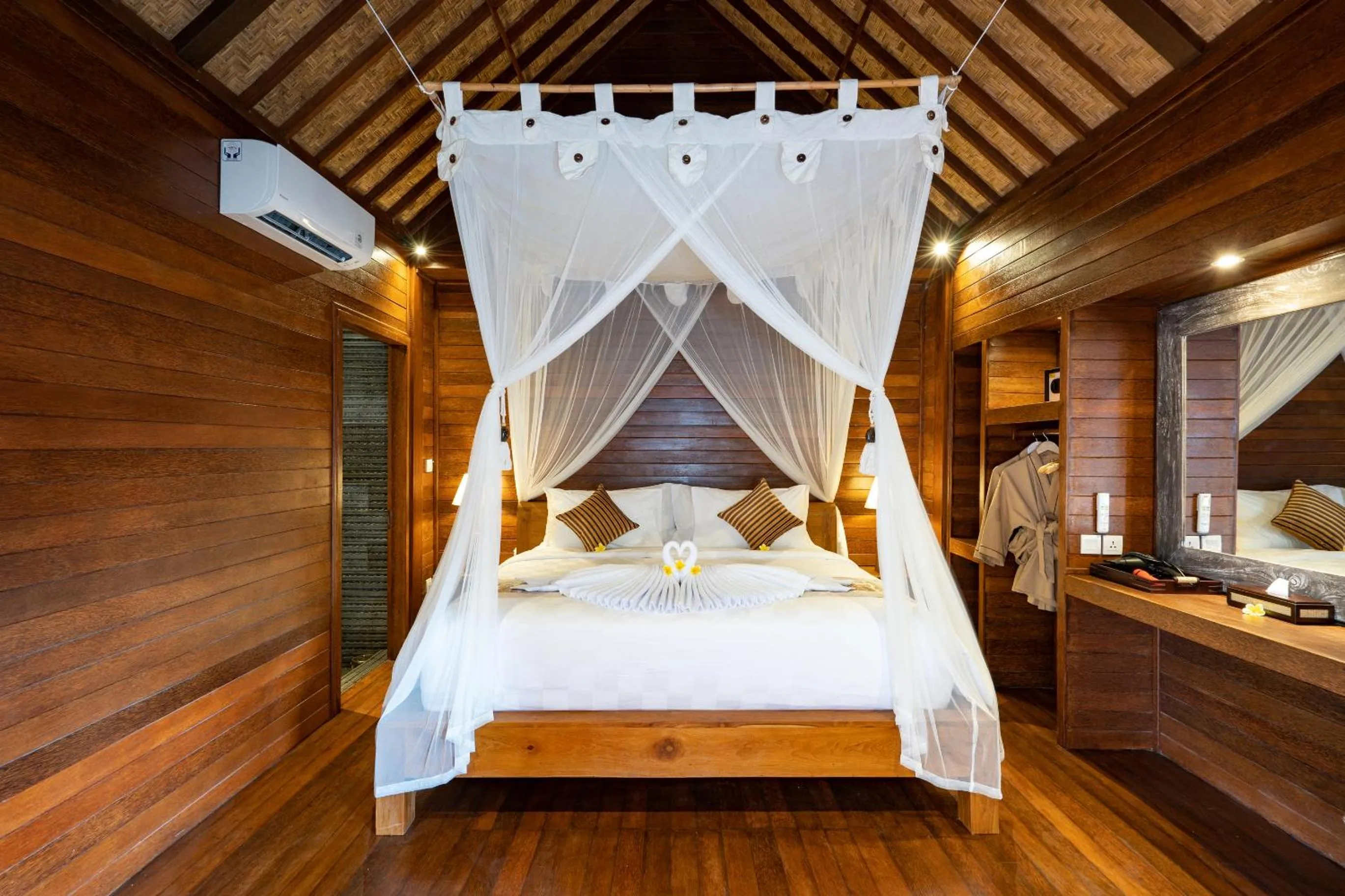 Bed in Royal Cottage Nusa Lembongan