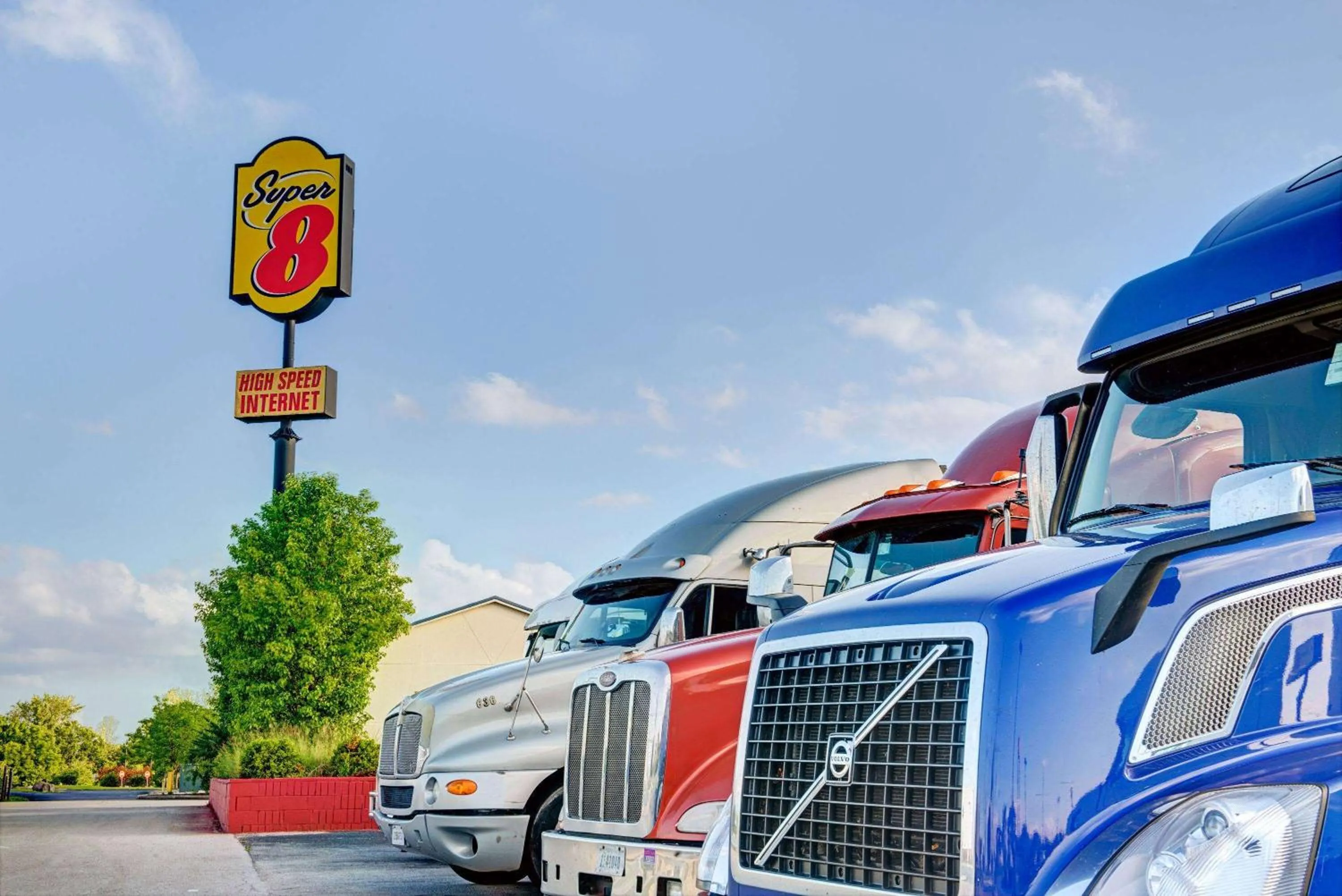 Parking in Super 8 by Wyndham Indianapolis Emerson