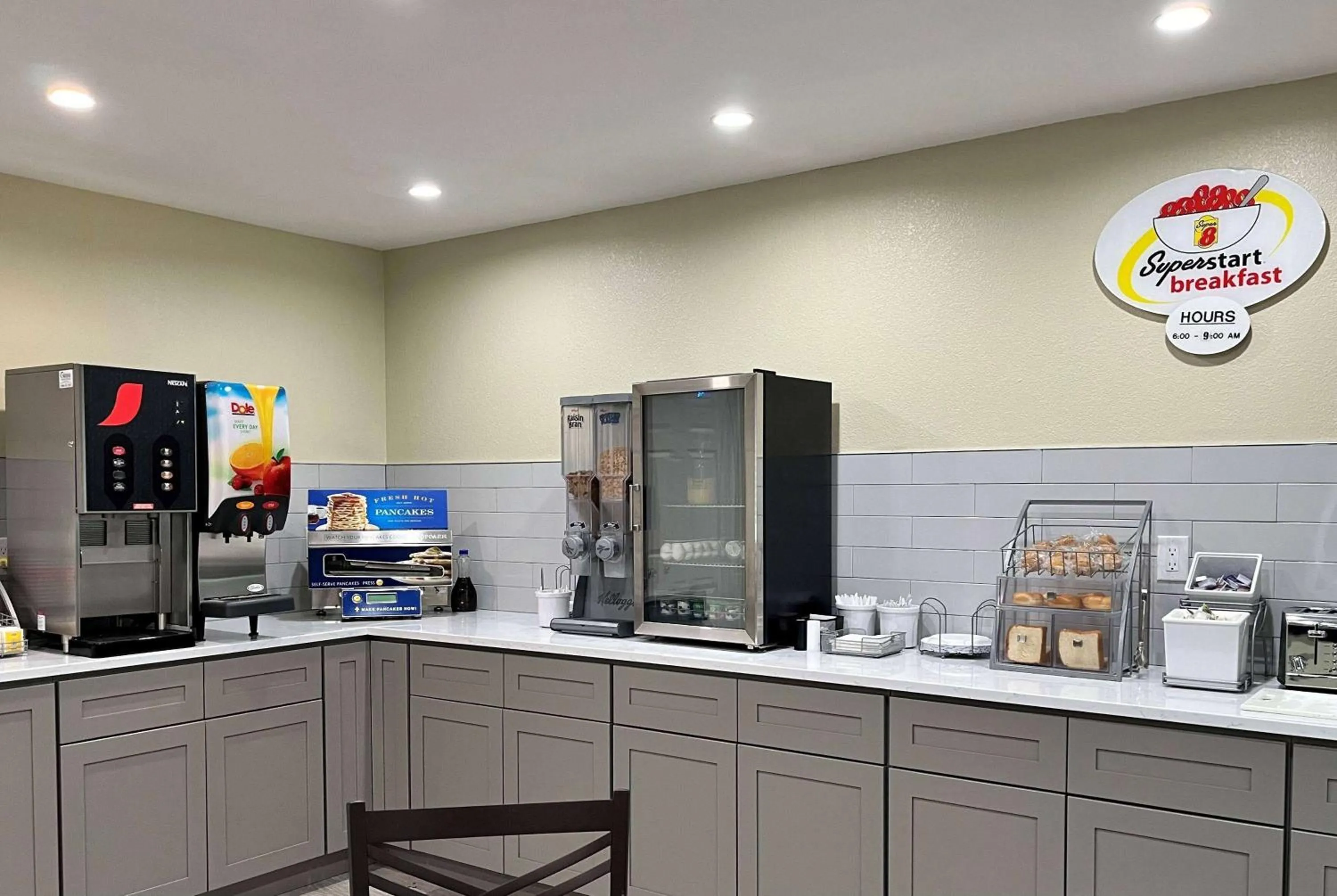 Breakfast in Super 8 by Wyndham Indianapolis Emerson