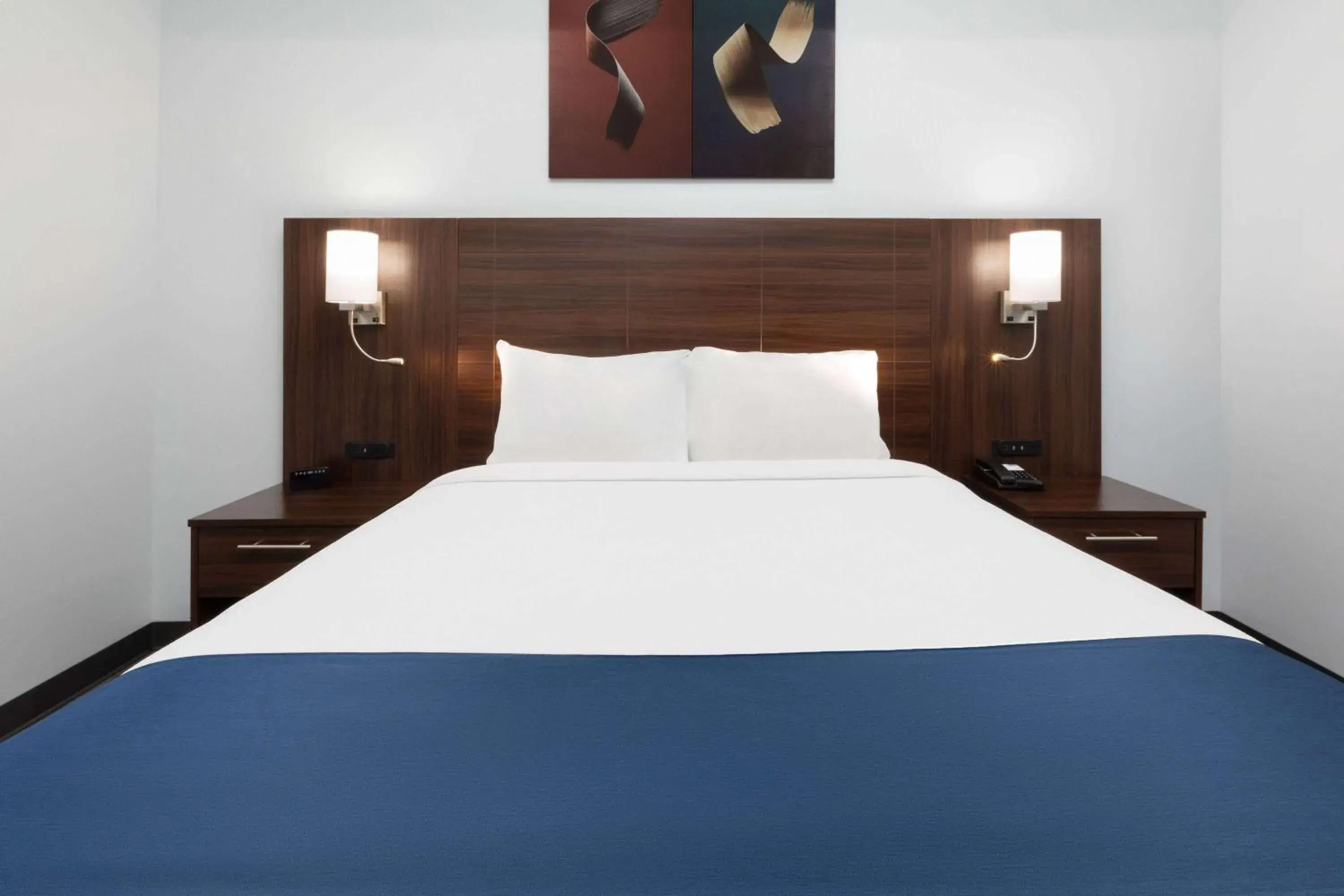 Photo of the whole room, Bed in Travelodge by Wyndham Cochrane Ontario Photo of the whole room, Bed in Travelodge by Wyndham Cochrane Ontario