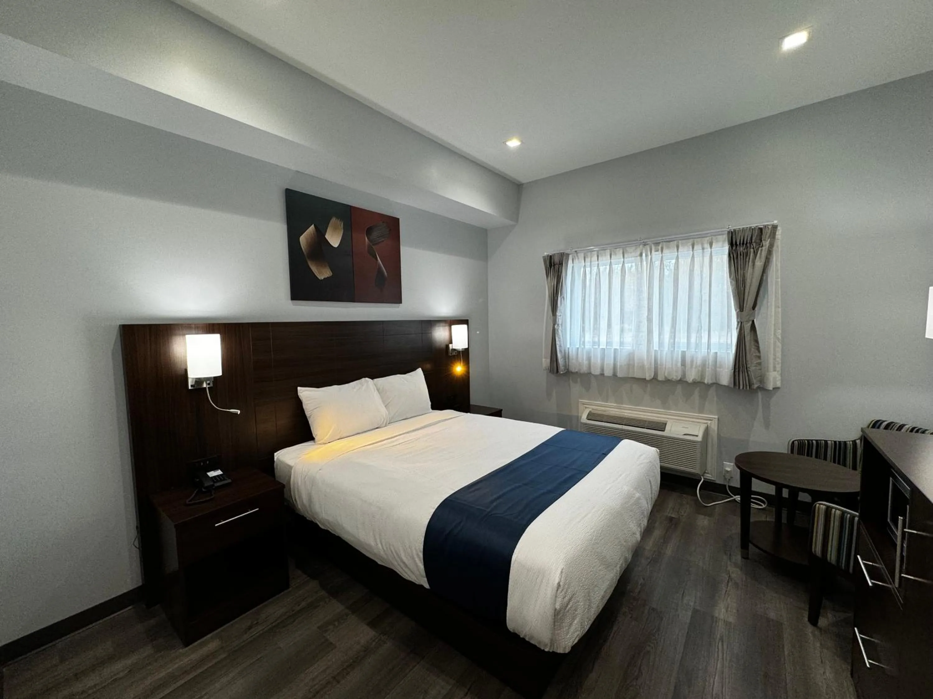 Bed in Travelodge by Wyndham Cochrane Ontario