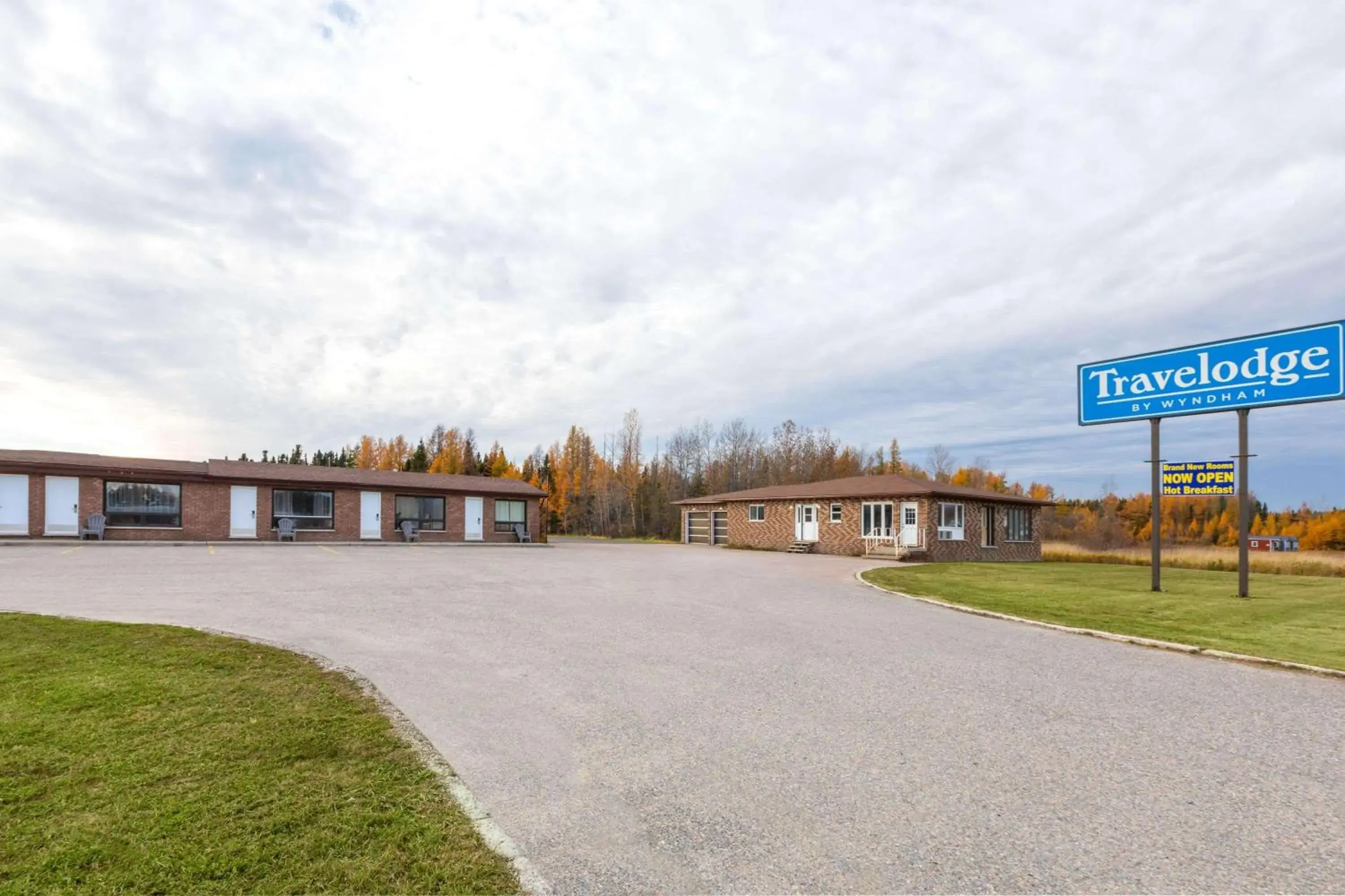 Property building in Travelodge by Wyndham Cochrane Ontario Property building in Travelodge by Wyndham Cochrane Ontario