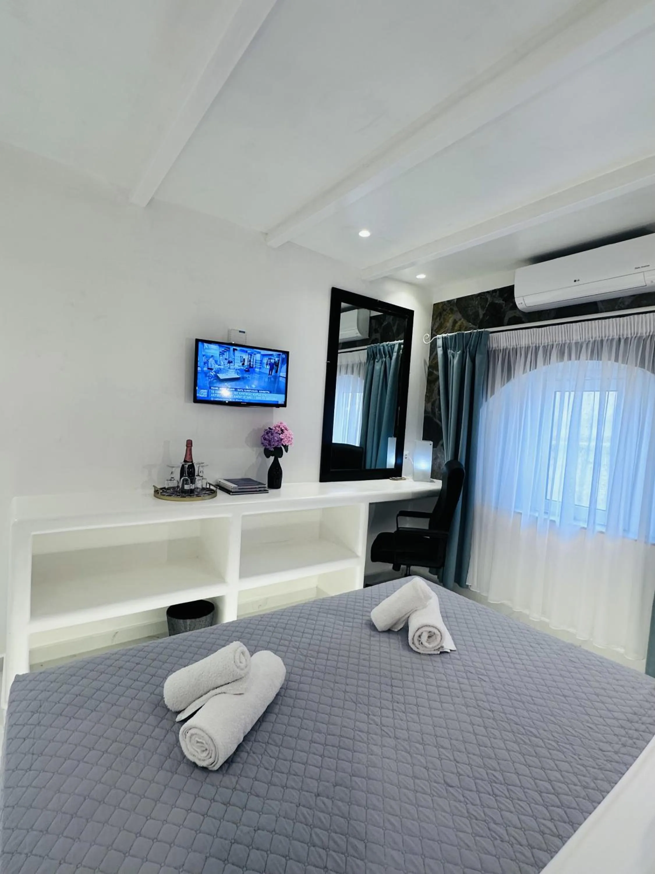 Bed in Arlene Suites