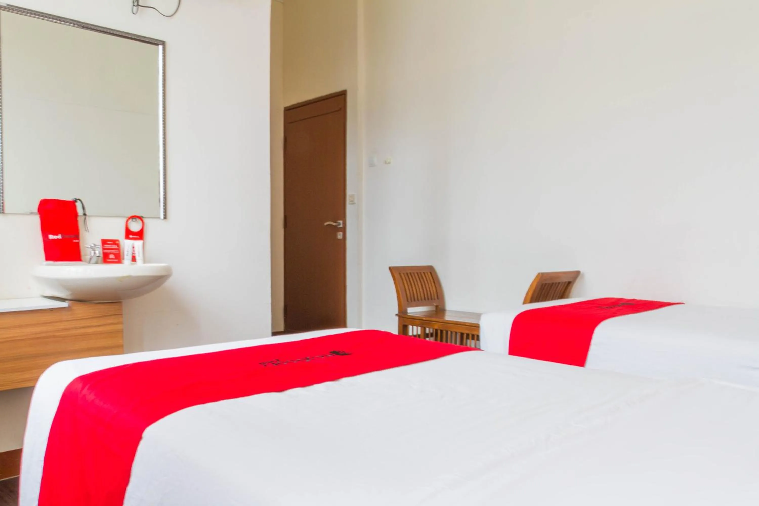 Bed in RedDoorz Plus @ Surapati 2