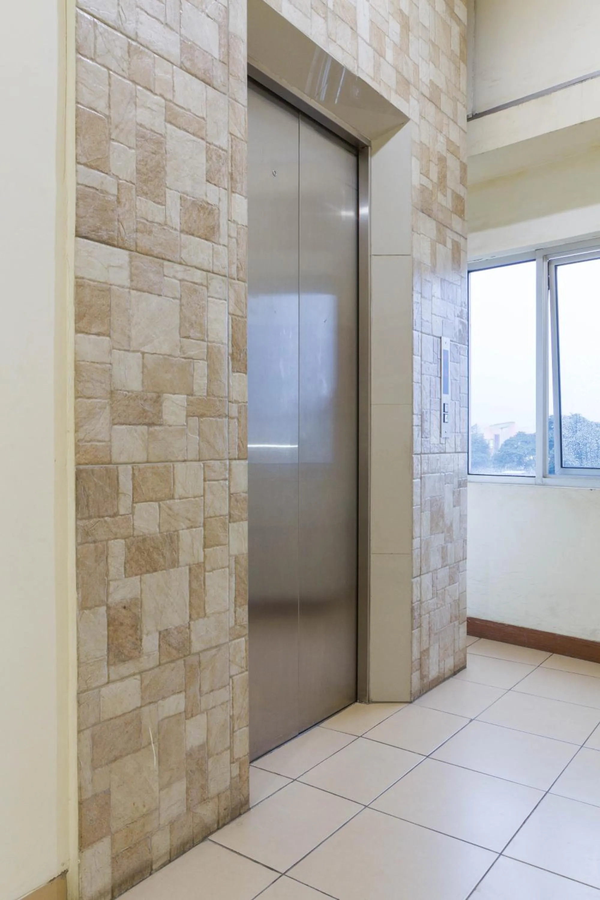 Decorative detail in RedDoorz Plus @ Surapati 2