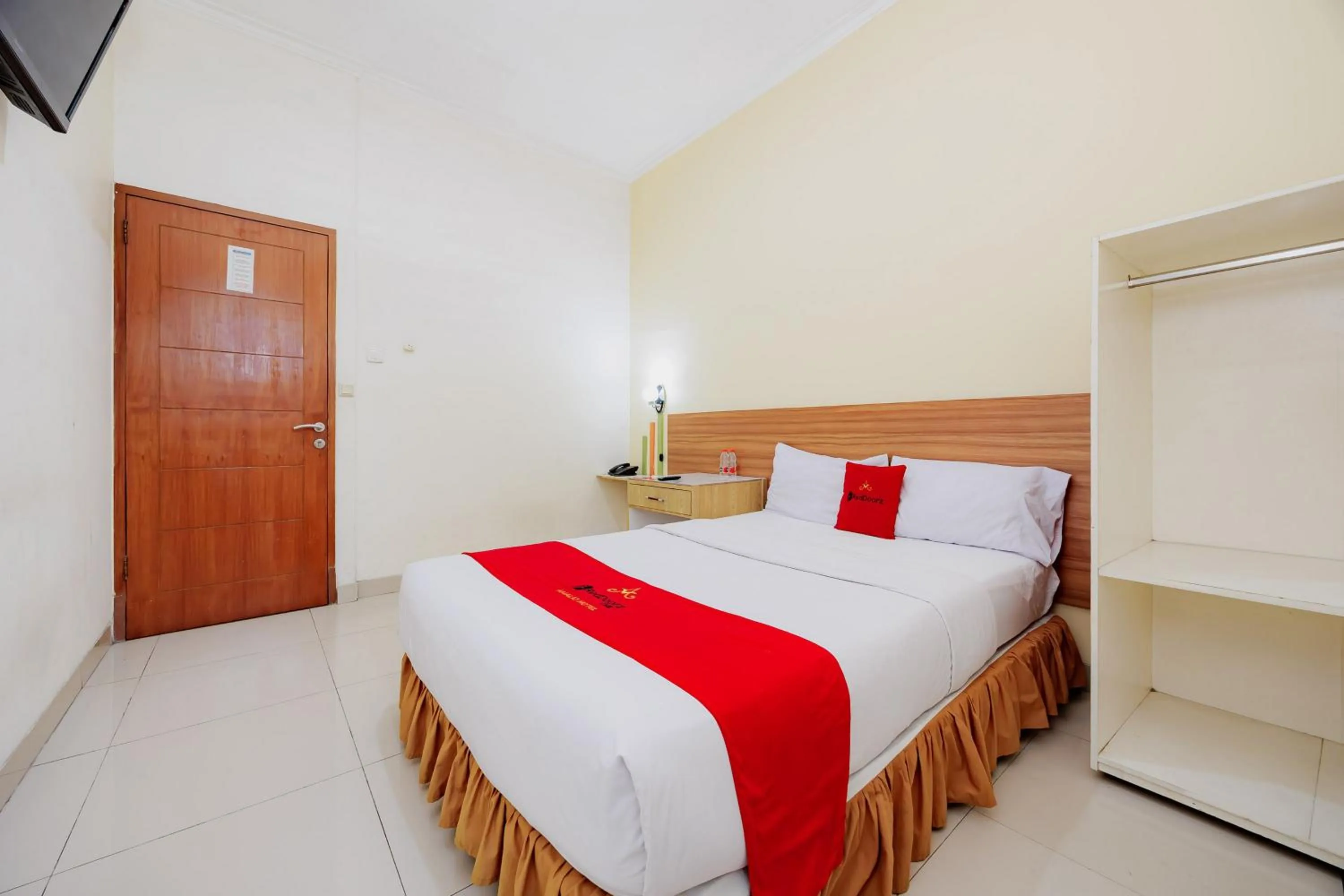 Bedroom, Bed in RedDoorz Plus at Amalio Hotel Surapati