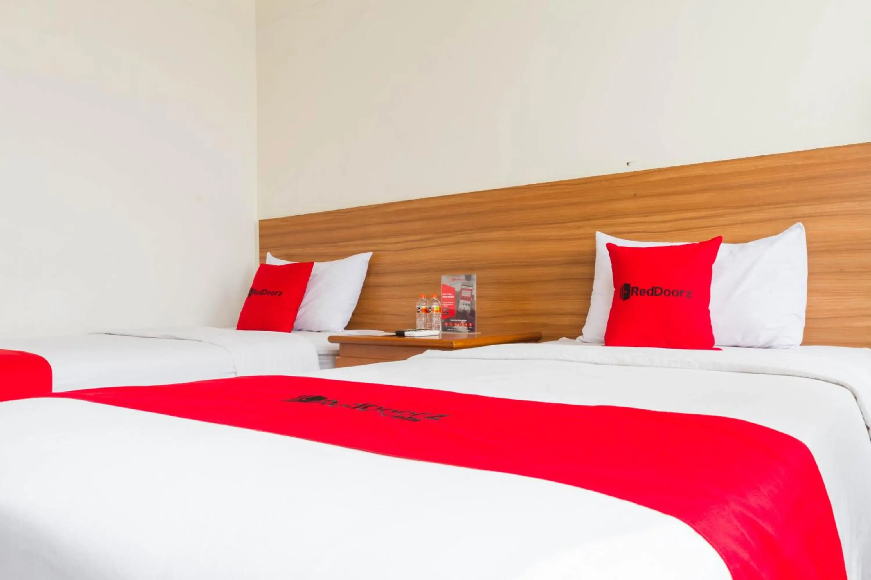 Bed in RedDoorz Plus @ Surapati 2 Bed in RedDoorz Plus @ Surapati 2