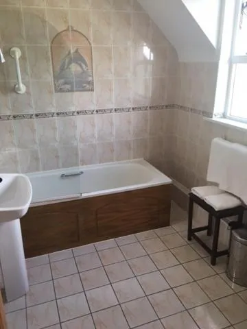 Keanes of Curraheen, Bar, Restaurant & Accommodation
