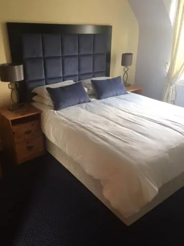 Bed in Keanes of Curraheen, Bar, Restaurant & Accommodation