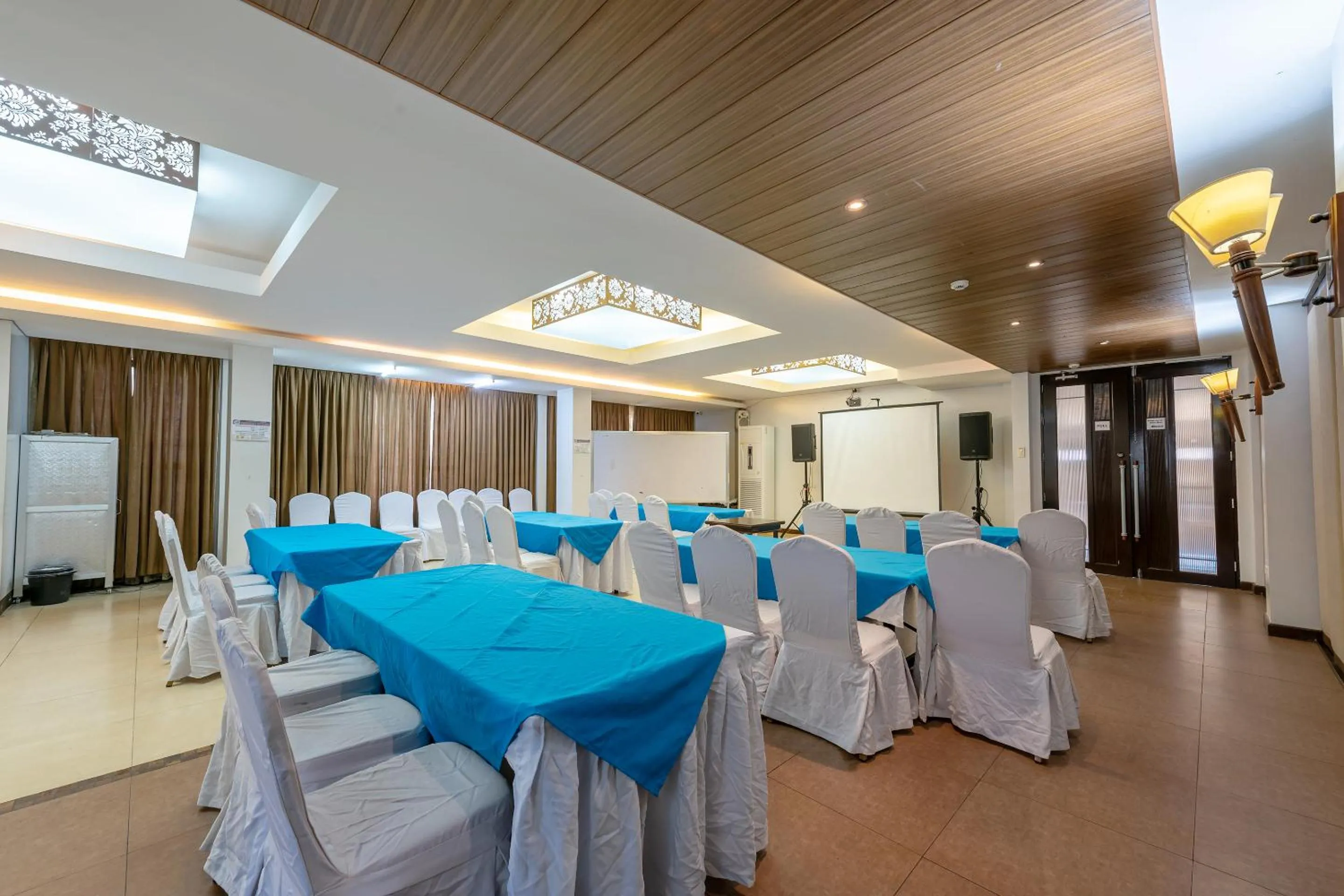 Banquet/Function facilities in Capital O 176 Bliss Hotel