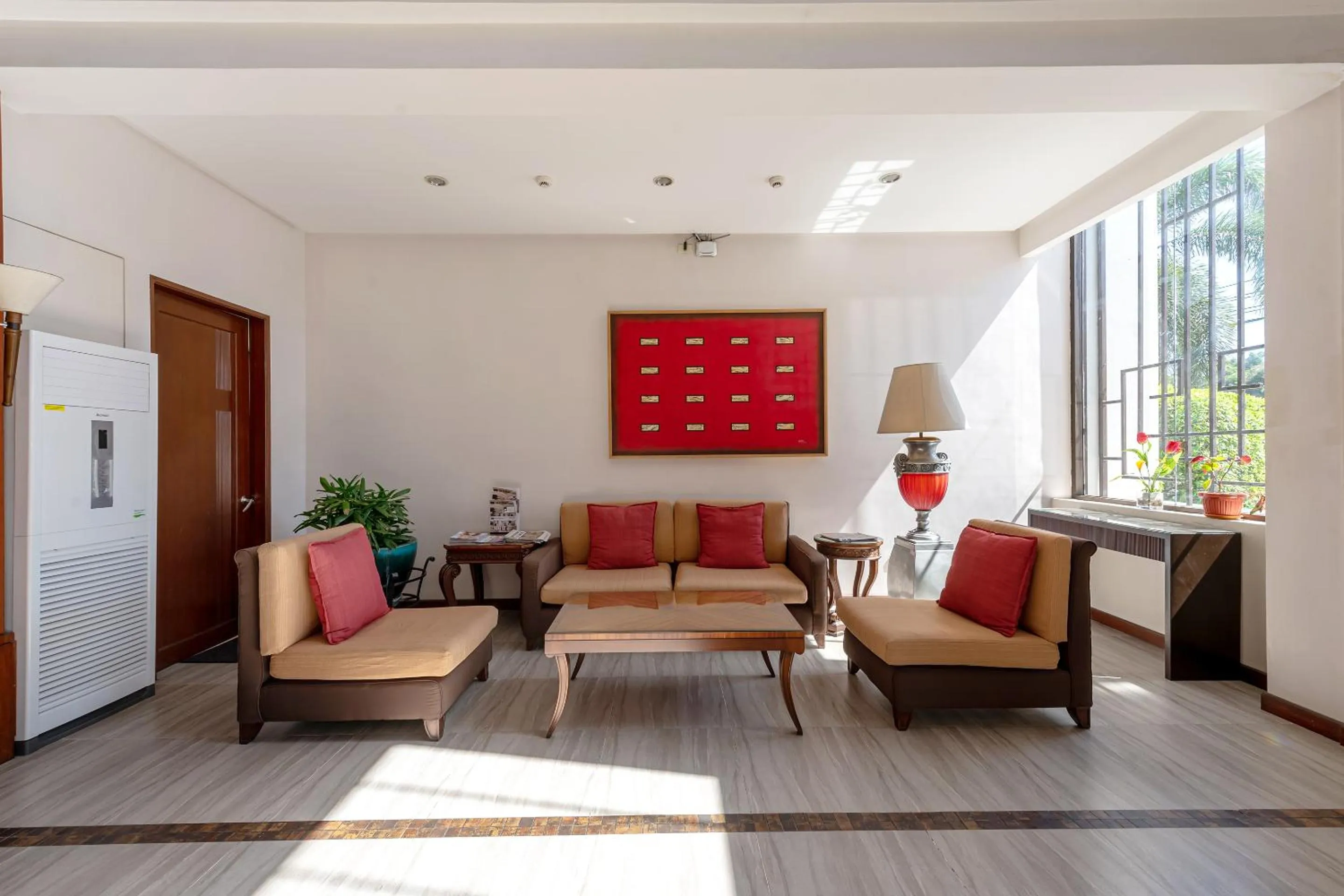 Lobby or reception, Seating Area in Capital O 176 Bliss Hotel