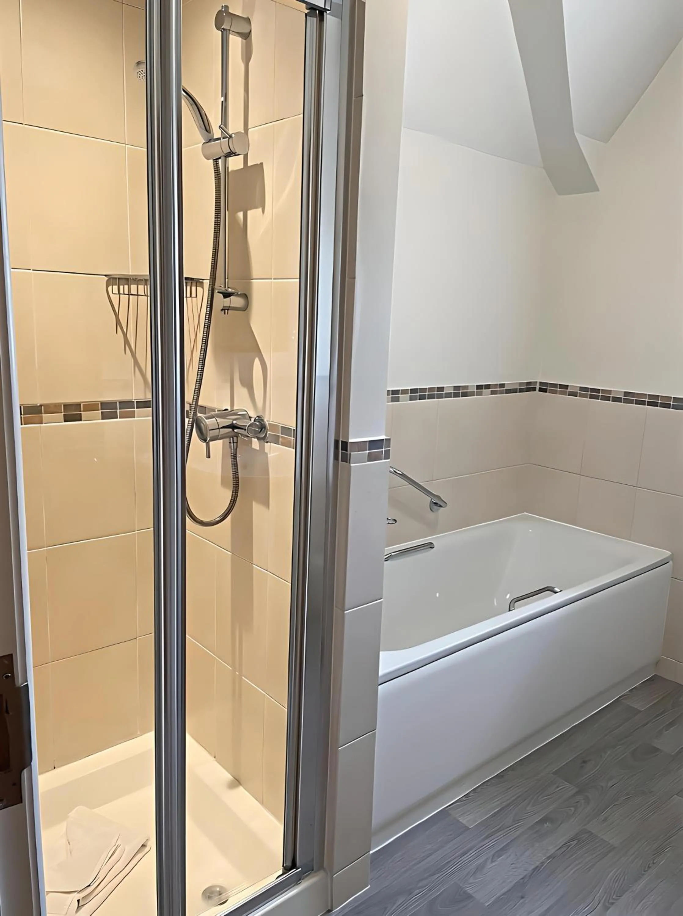 Shower in Caerwylan Hotel