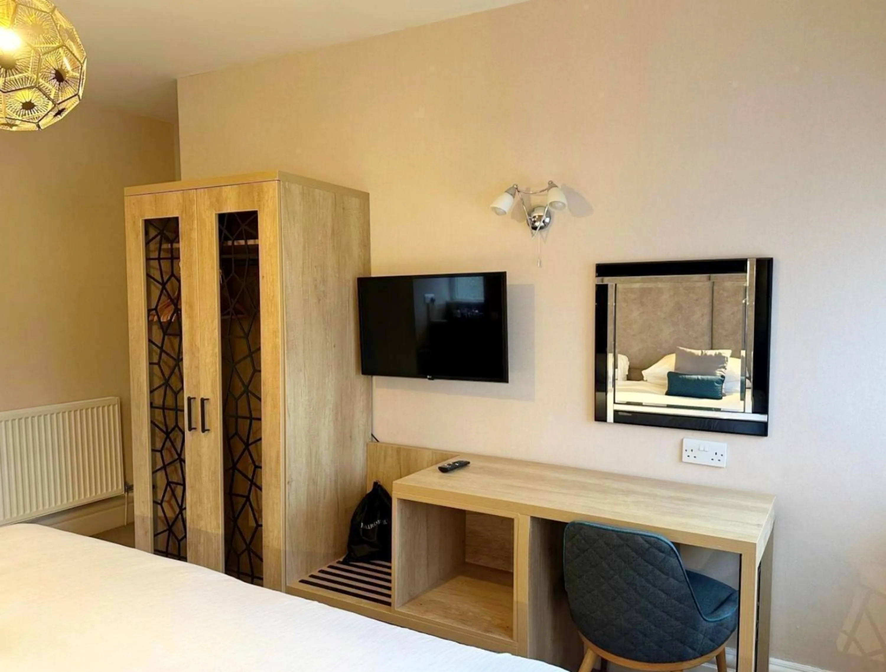 Bedroom, Bed in Caerwylan Hotel