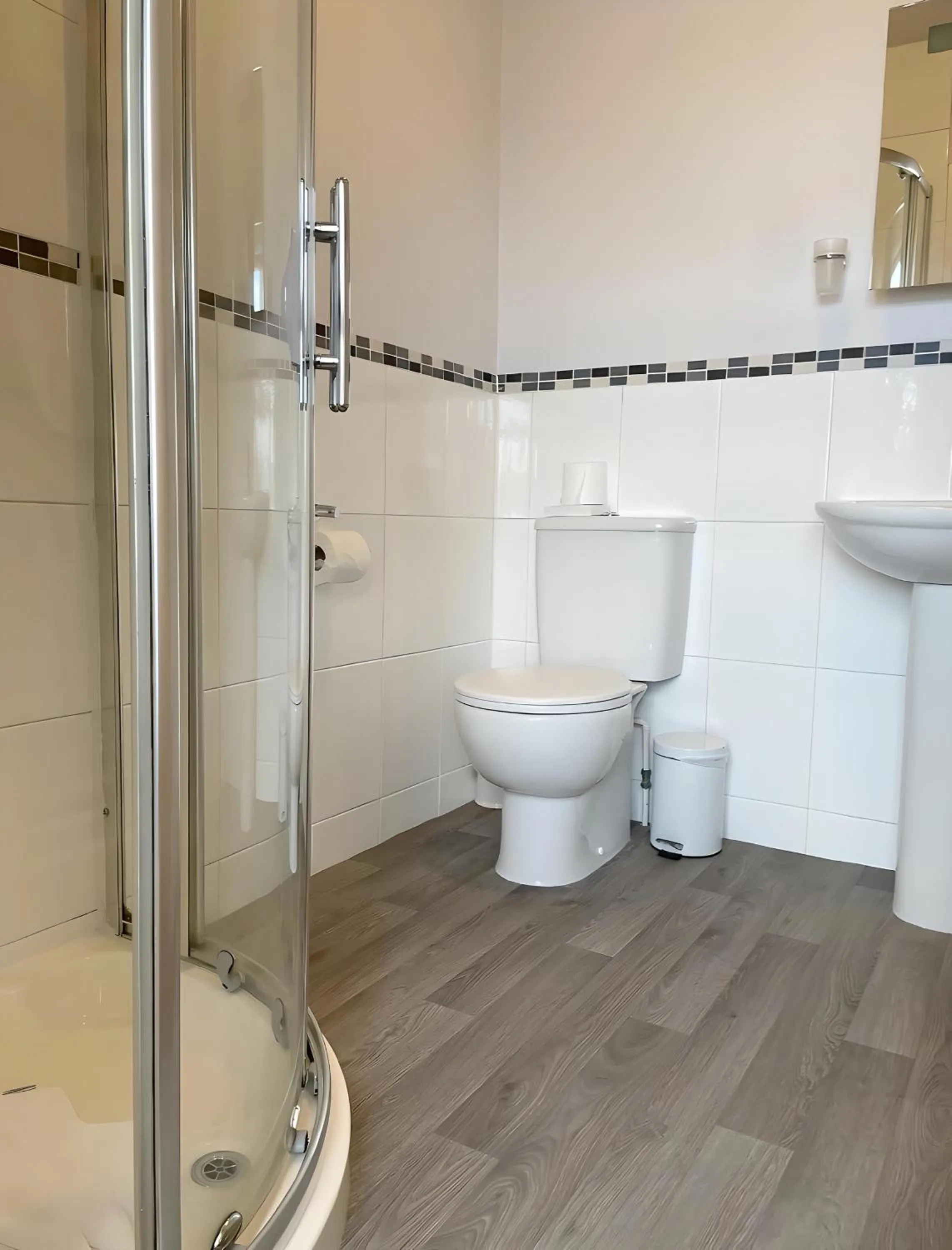 Shower in Caerwylan Hotel