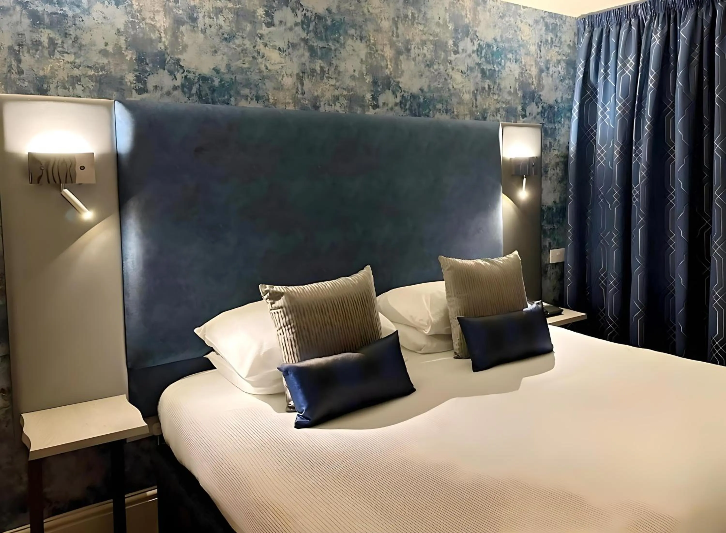 Bed in Caerwylan Hotel