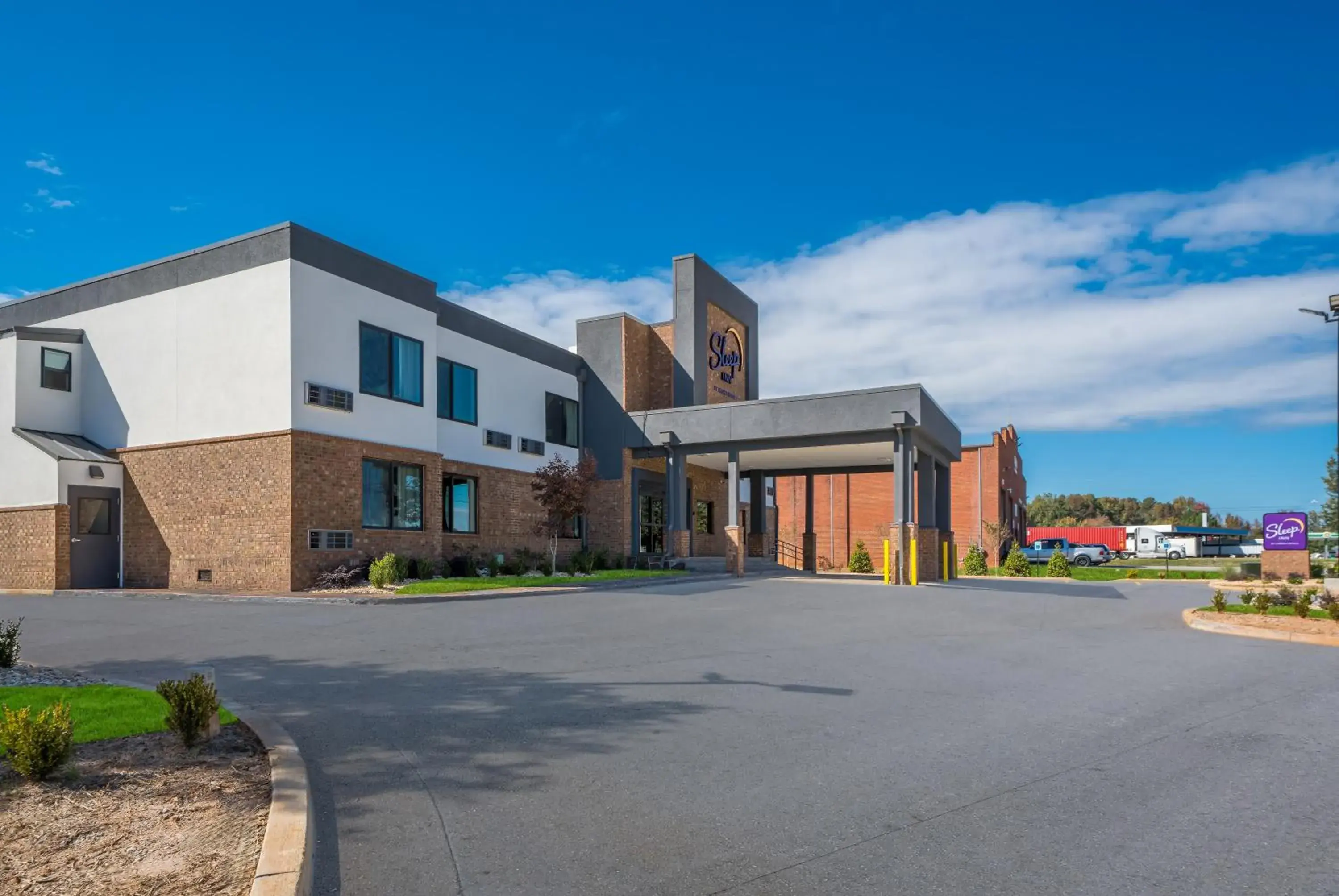 Property building in Rodeway Inn Property building in Rodeway Inn