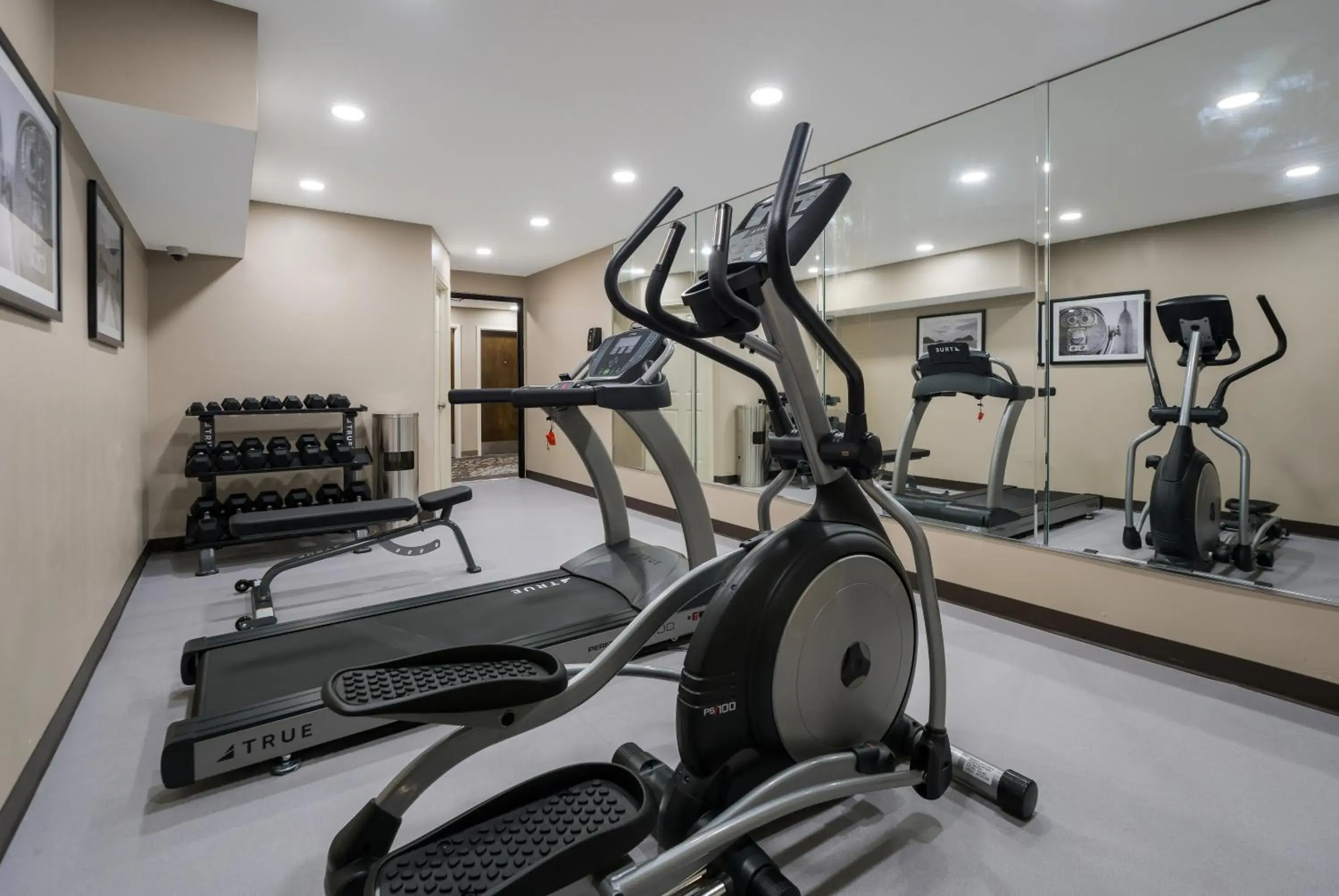 Fitness centre/facilities in Rodeway Inn Fitness centre/facilities in Rodeway Inn