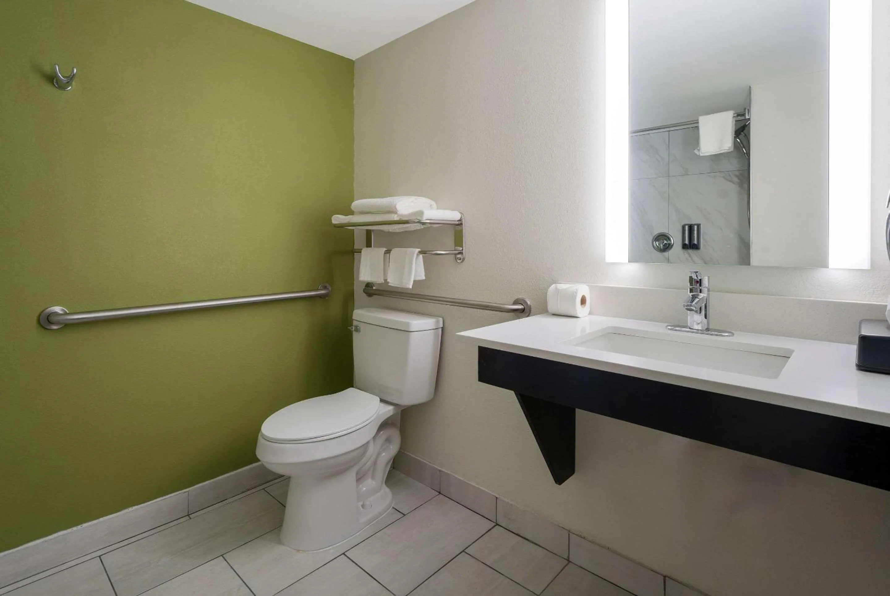 Bedroom in Rodeway Inn