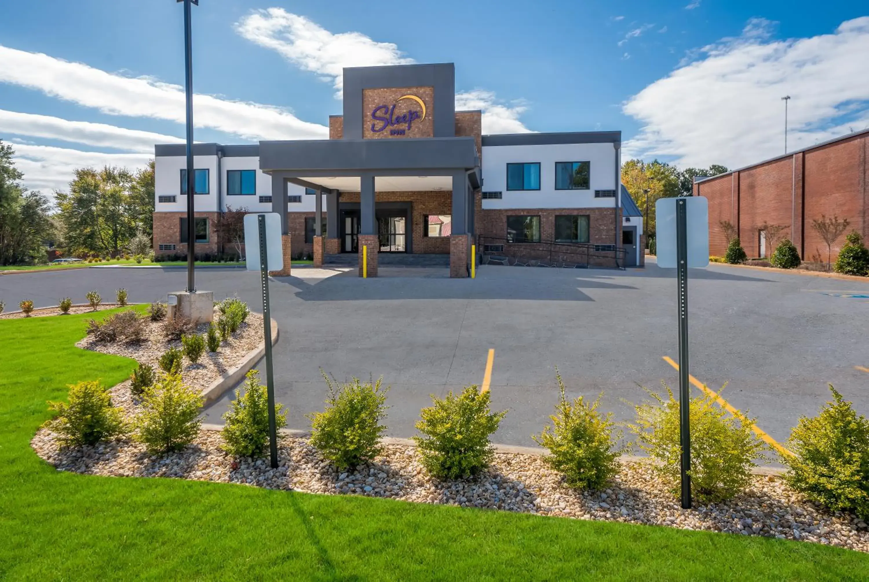 Property building in Rodeway Inn Property building in Rodeway Inn