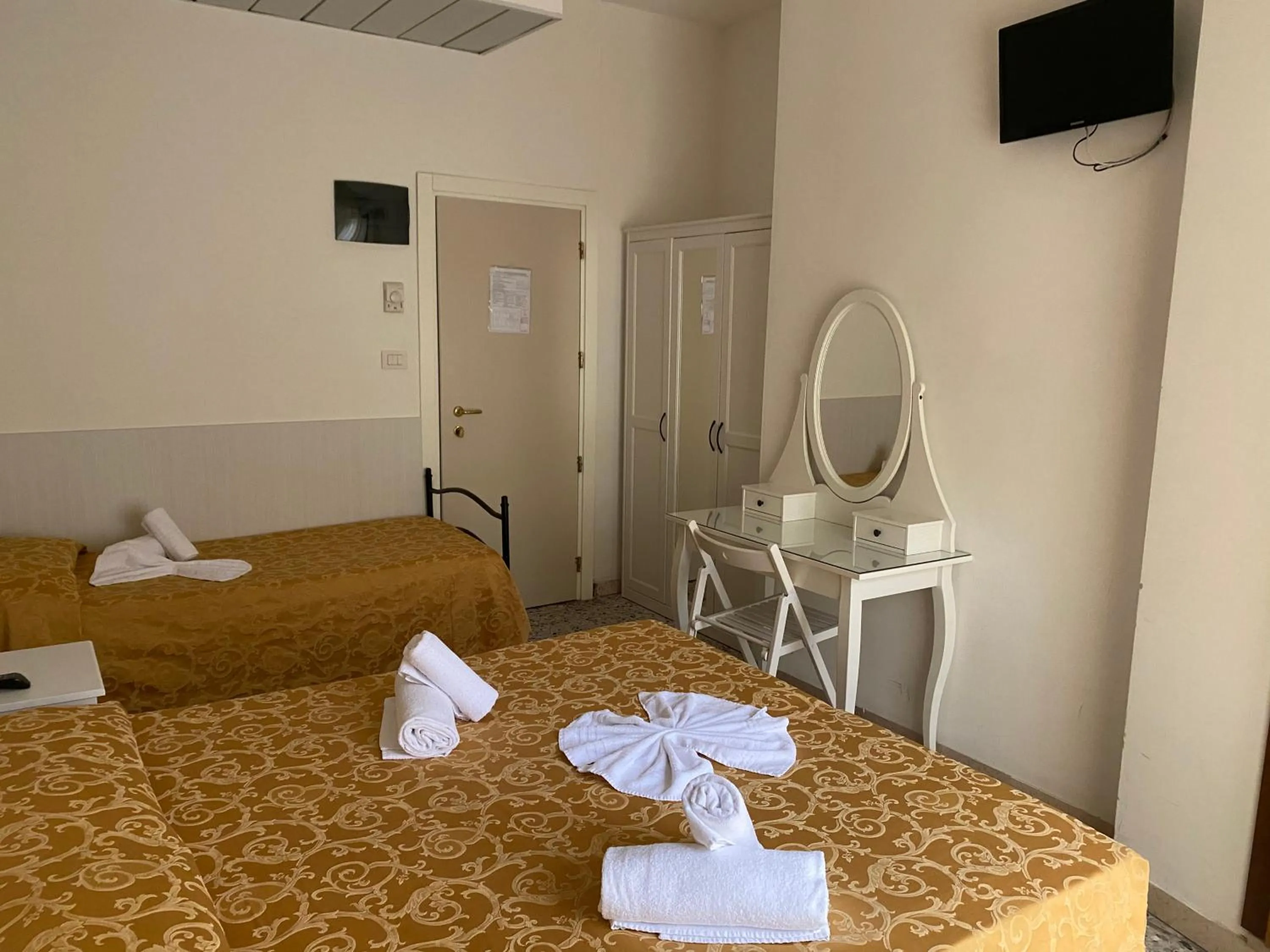 Bed in Hotel Modenese