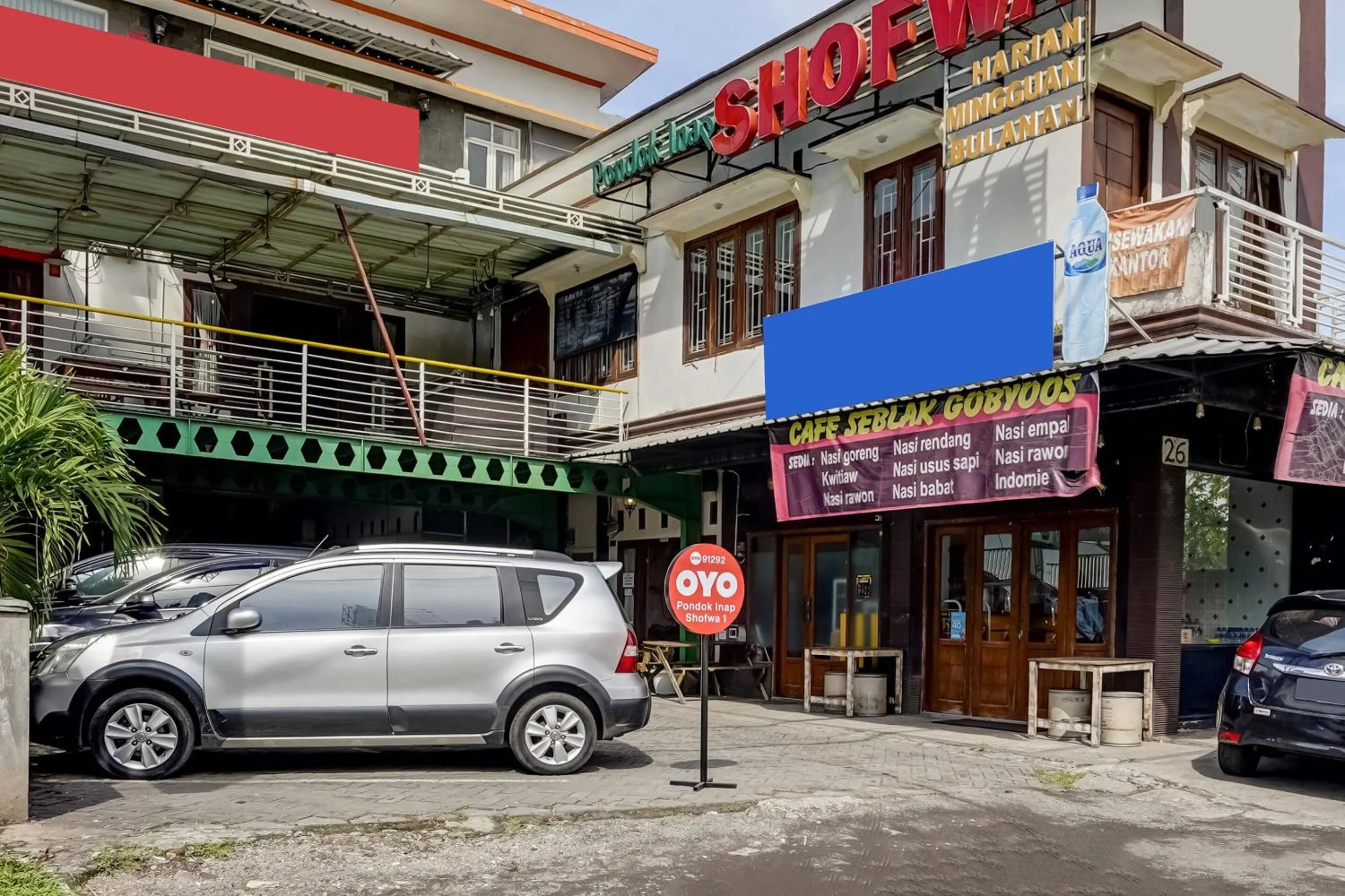 Facade/entrance in OYO 91292 Pondok Inap Shofwa 1