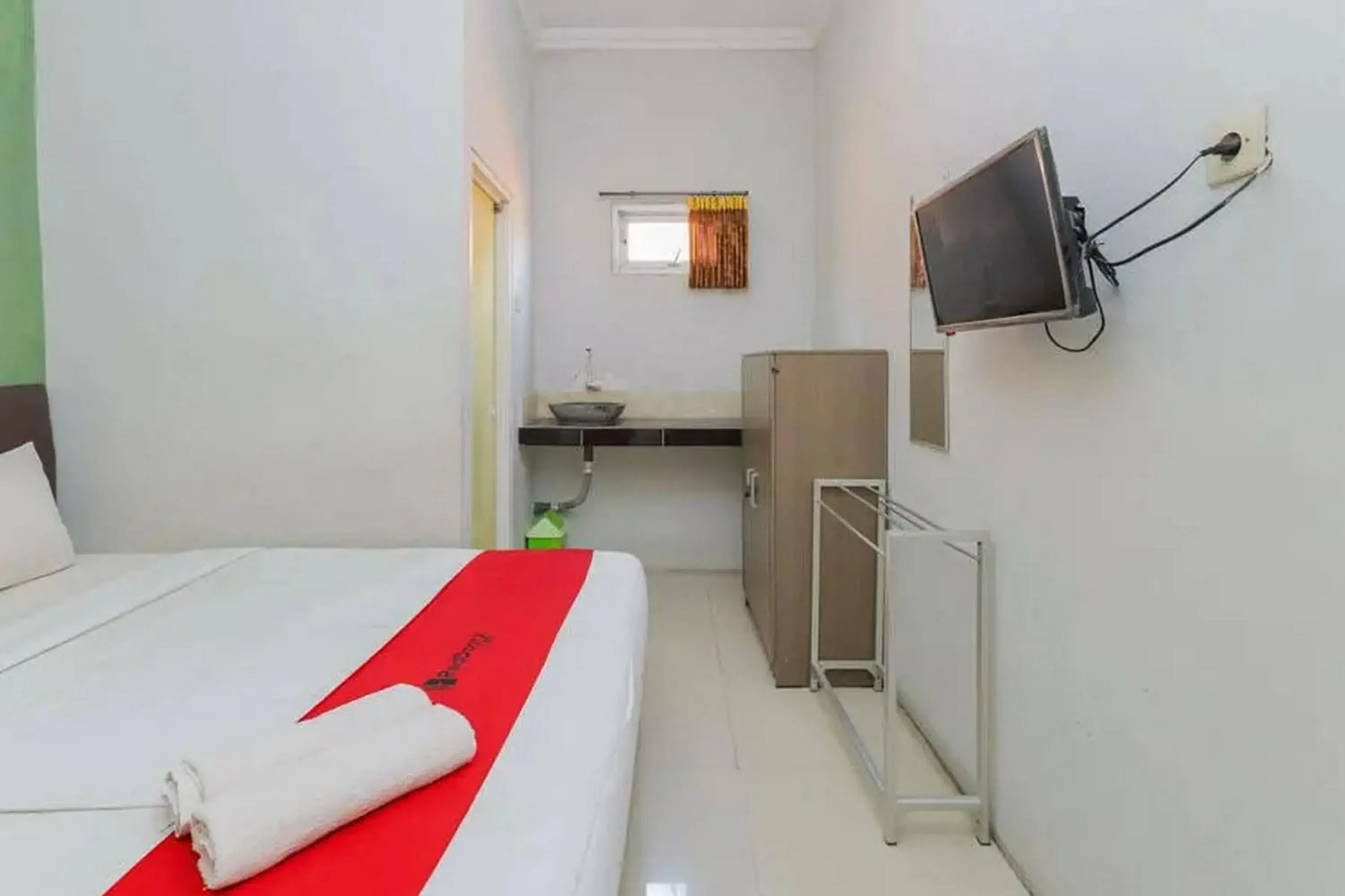 Bed in OYO 91292 Pondok Inap Shofwa 1