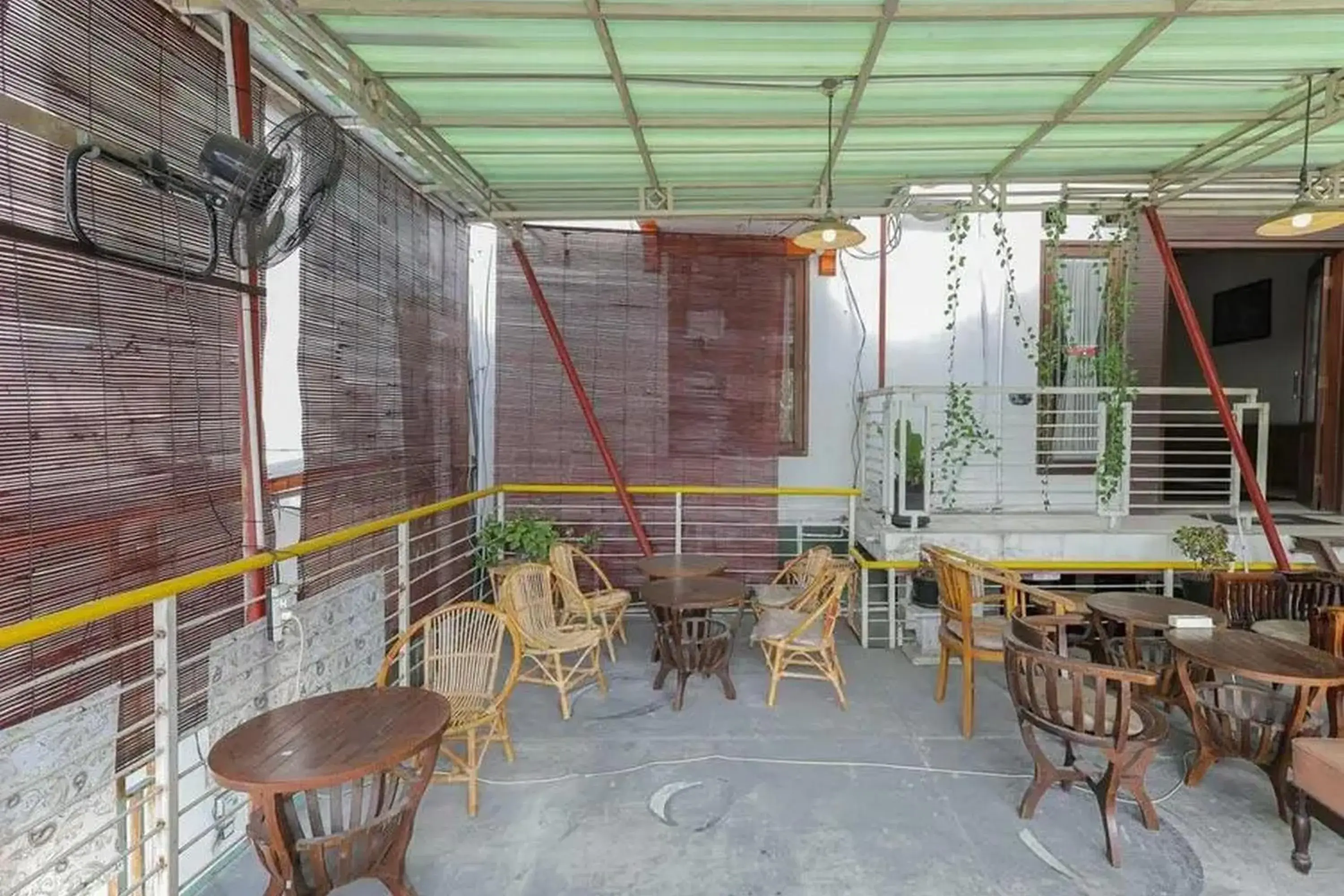 Seating area, Restaurant/Places to Eat in OYO 91292 Pondok Inap Shofwa 1