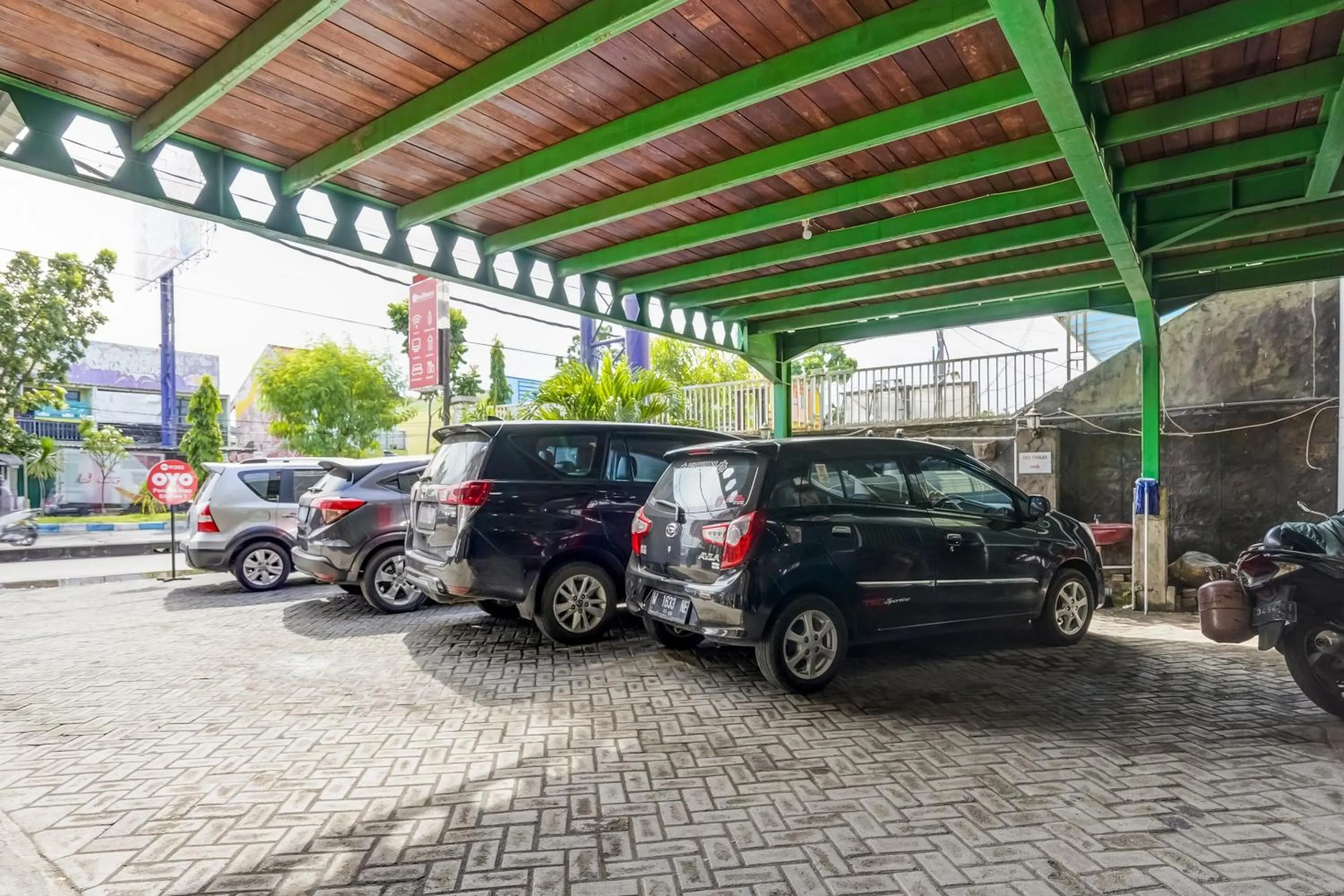 Facade/entrance in OYO 91292 Pondok Inap Shofwa 1