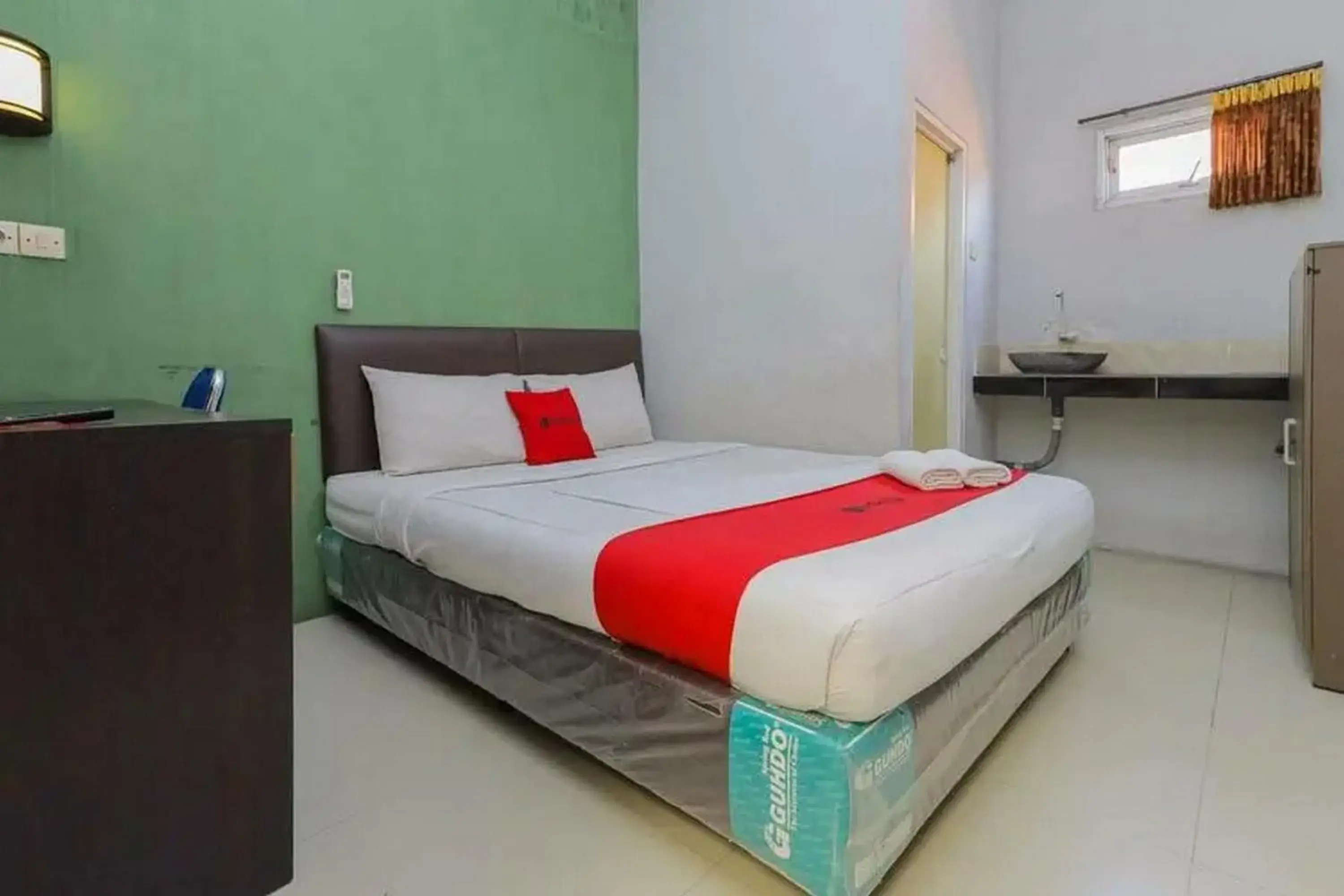 Bed in OYO 91292 Pondok Inap Shofwa 1