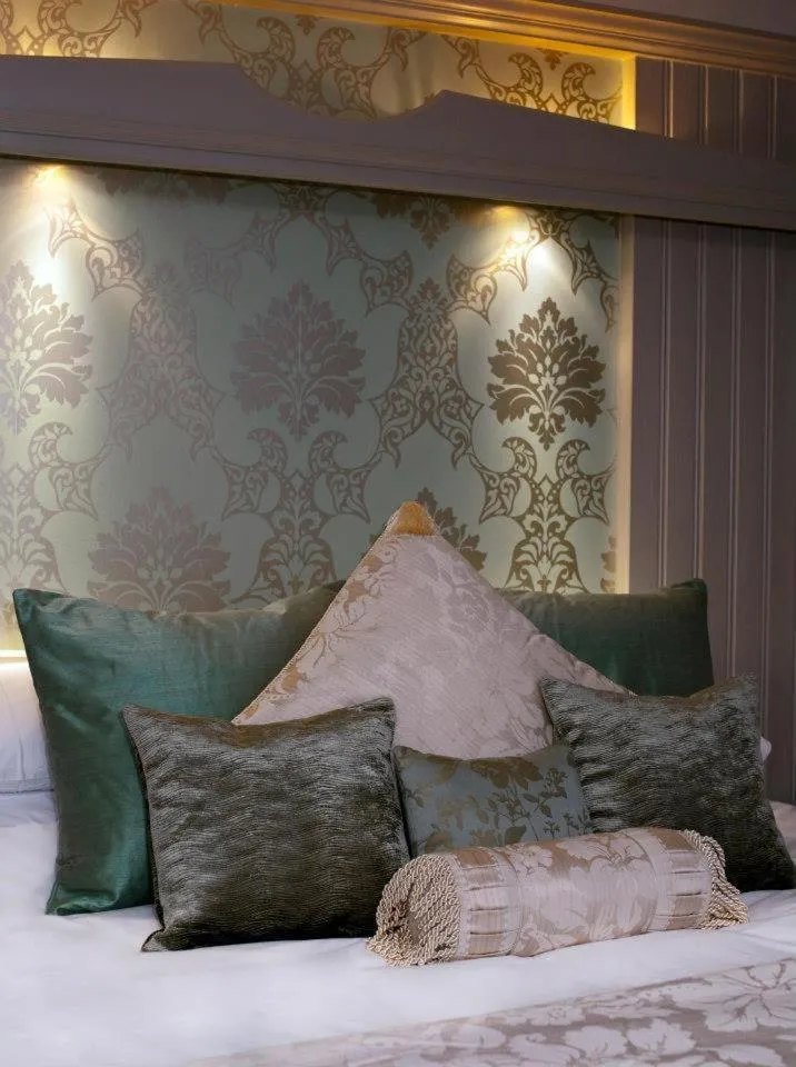 Decorative detail, Bed in The George Inn