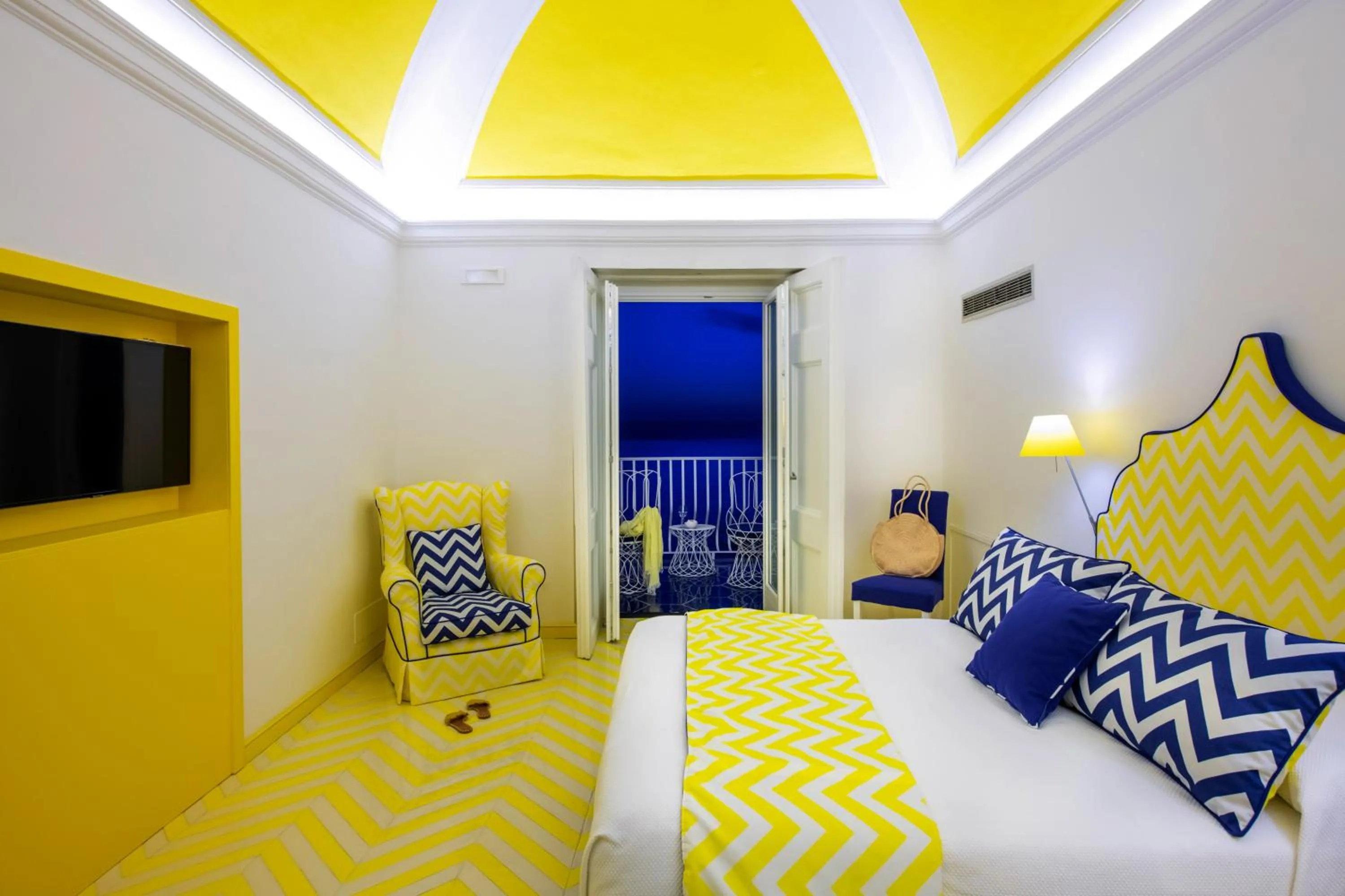 Bed in Imperati Suites by Alcione Residence