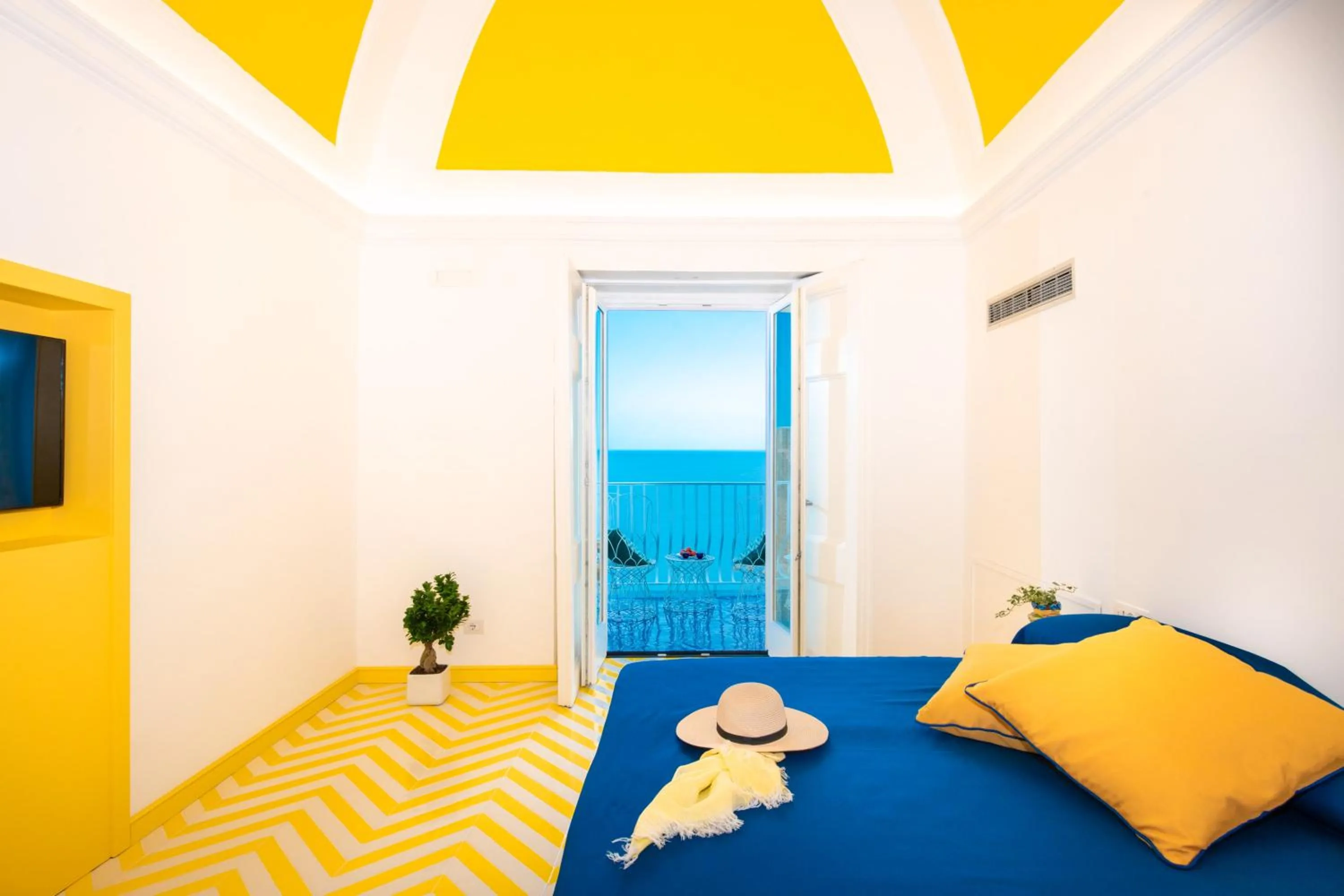 Bed in Imperati Suites by Alcione Residence