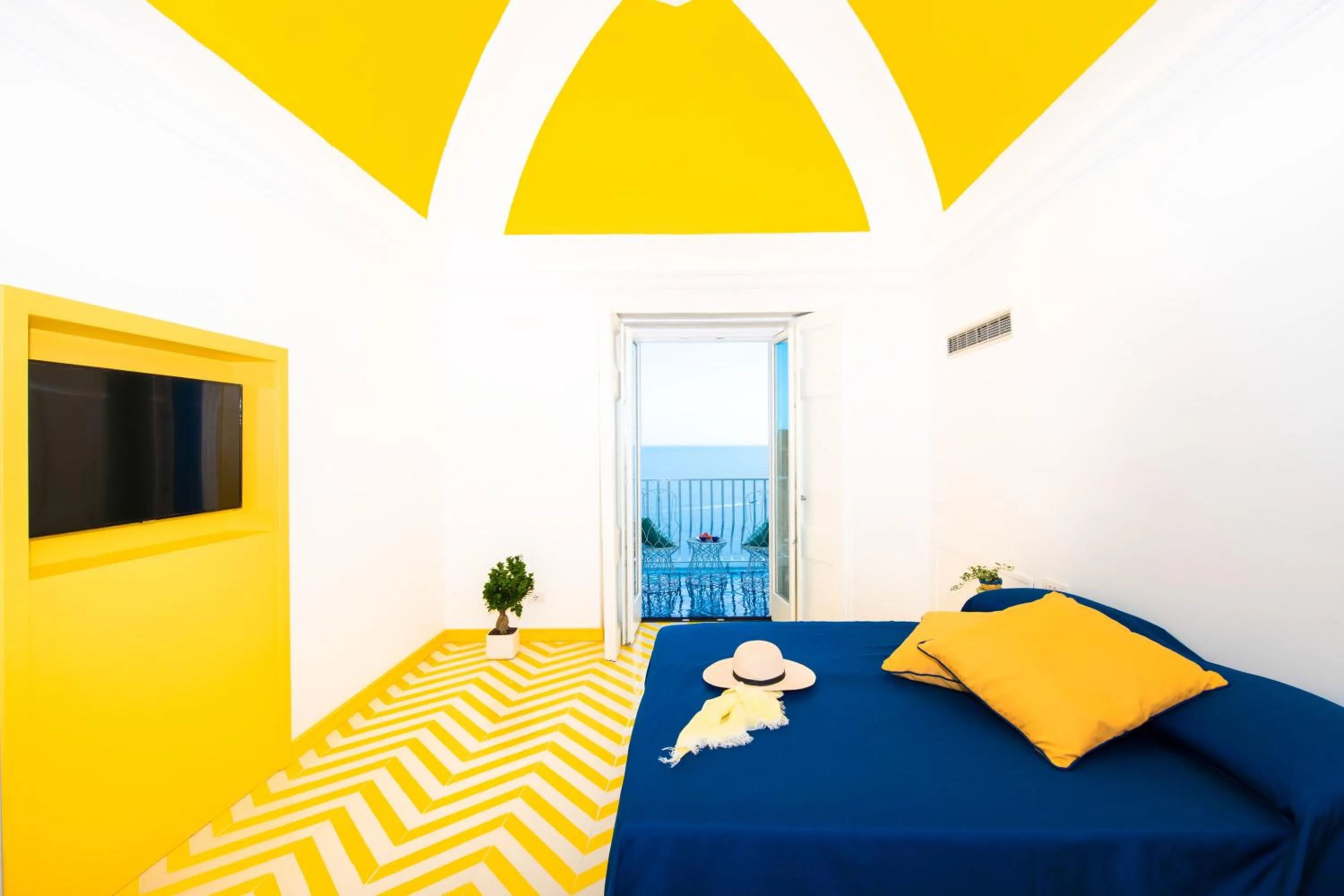 Bed in Imperati Suites by Alcione Residence