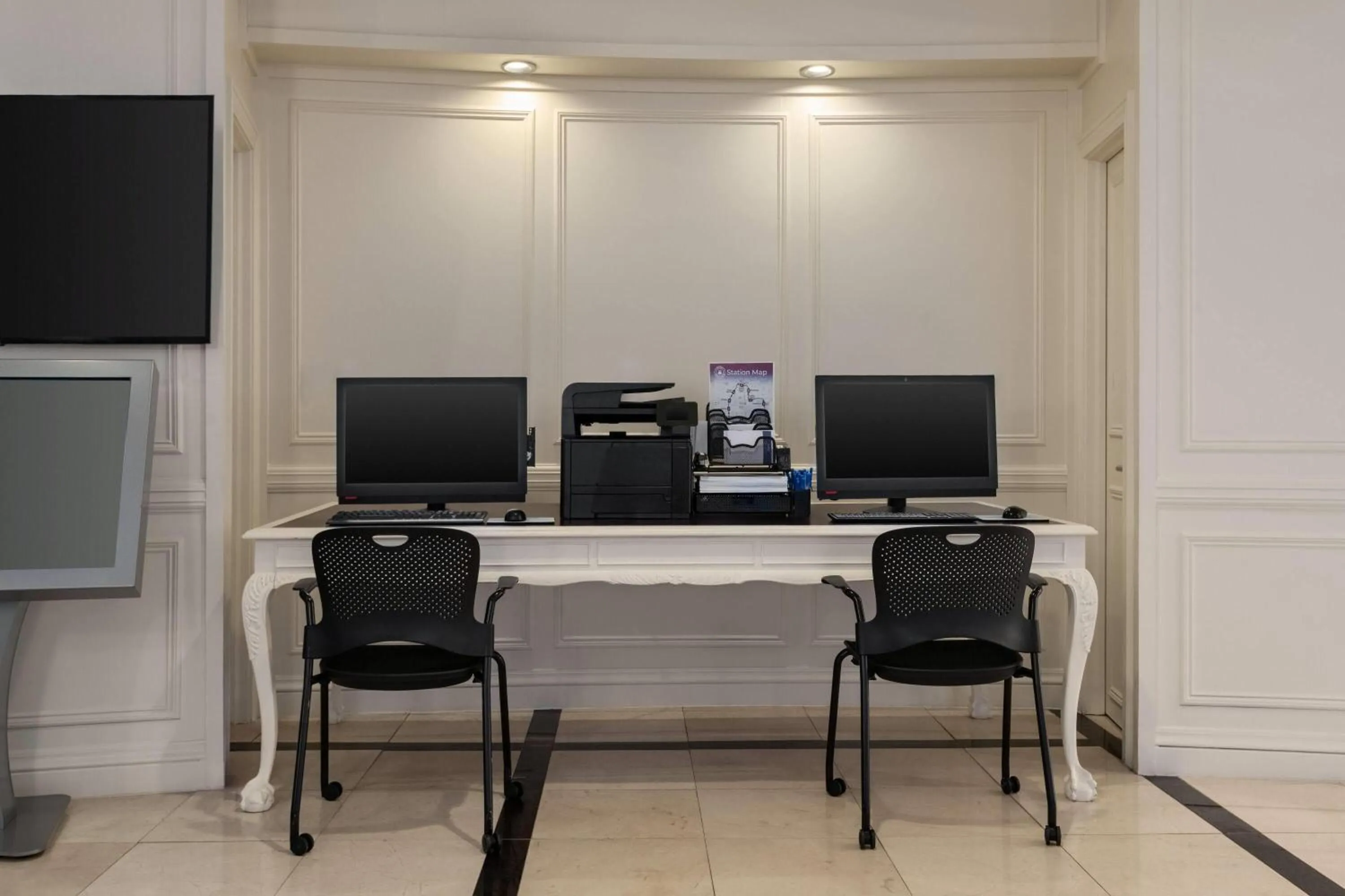 Meeting/conference room in Fort Pontchartrain Detroit, a Wyndham Hotel