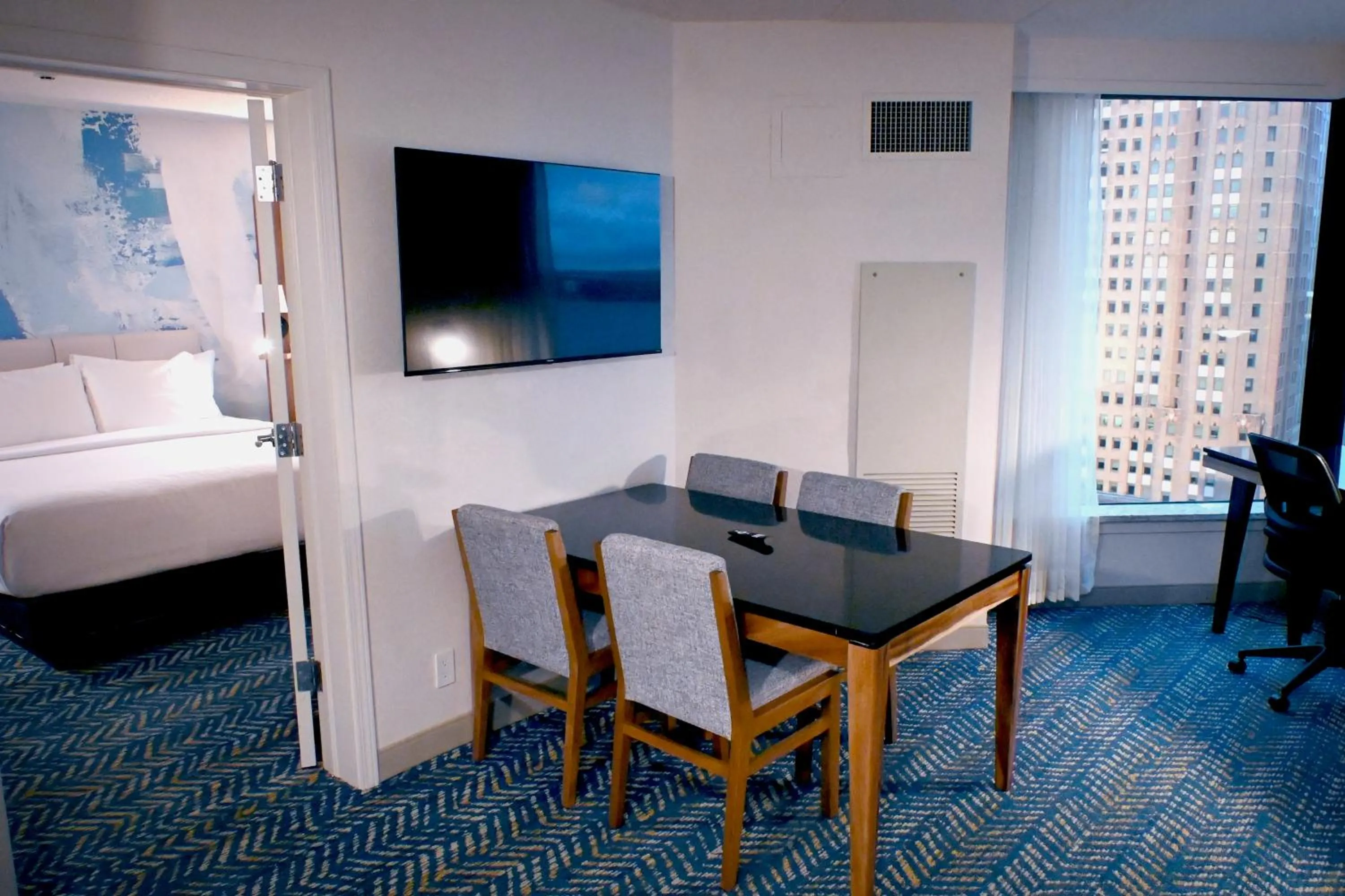 TV and multimedia, Bed in Fort Pontchartrain Detroit, a Wyndham Hotel