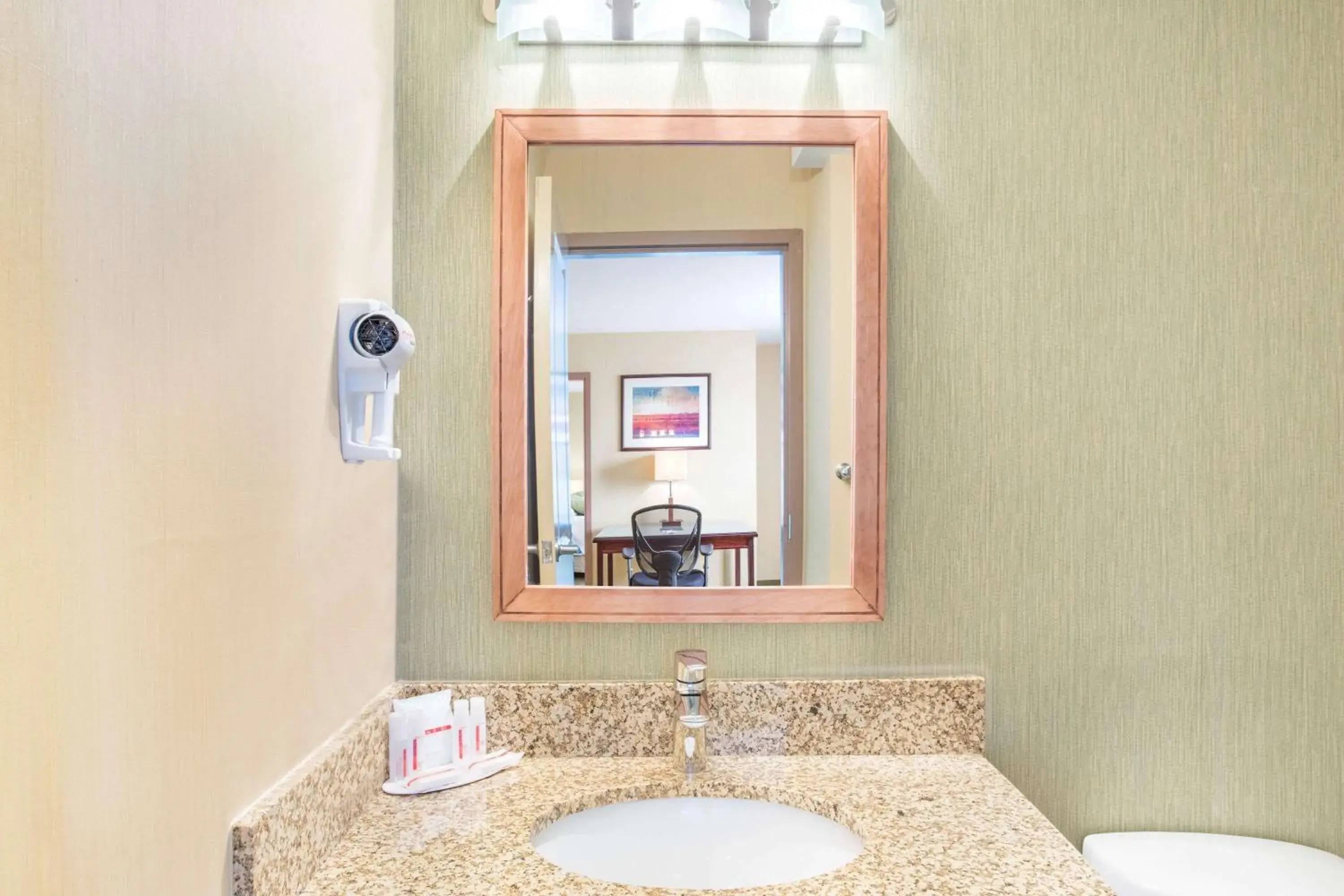 Photo of the whole room in Ramada by Wyndham Williams Lake Photo of the whole room in Ramada by Wyndham Williams Lake