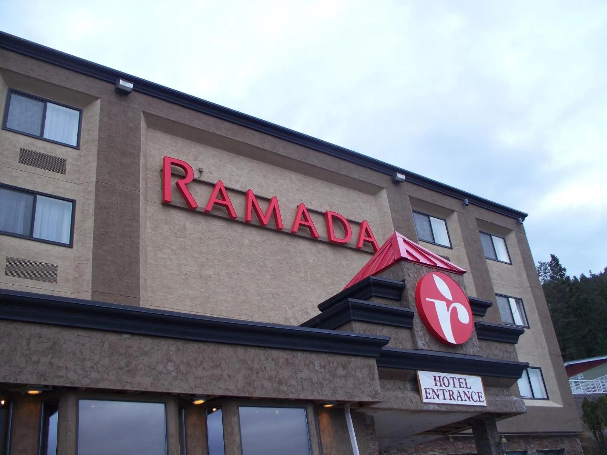 Facade/entrance in Ramada by Wyndham Williams Lake