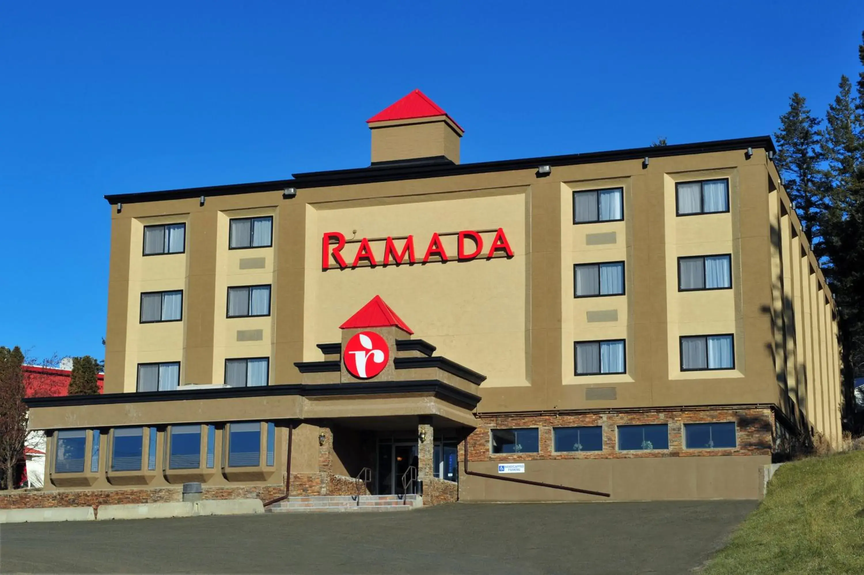 Facade/entrance in Ramada by Wyndham Williams Lake Facade/entrance in Ramada by Wyndham Williams Lake
