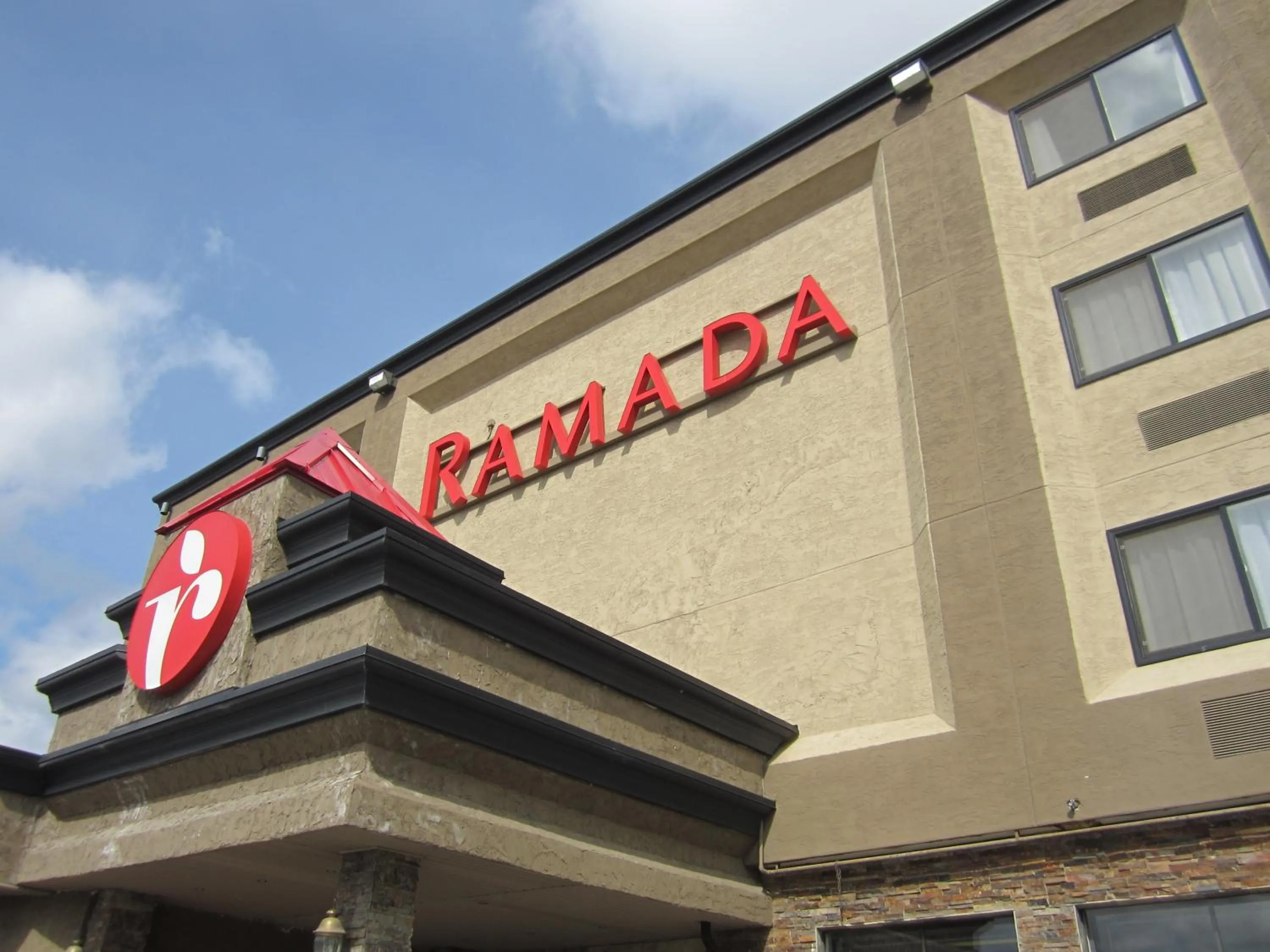 Facade/entrance in Ramada by Wyndham Williams Lake