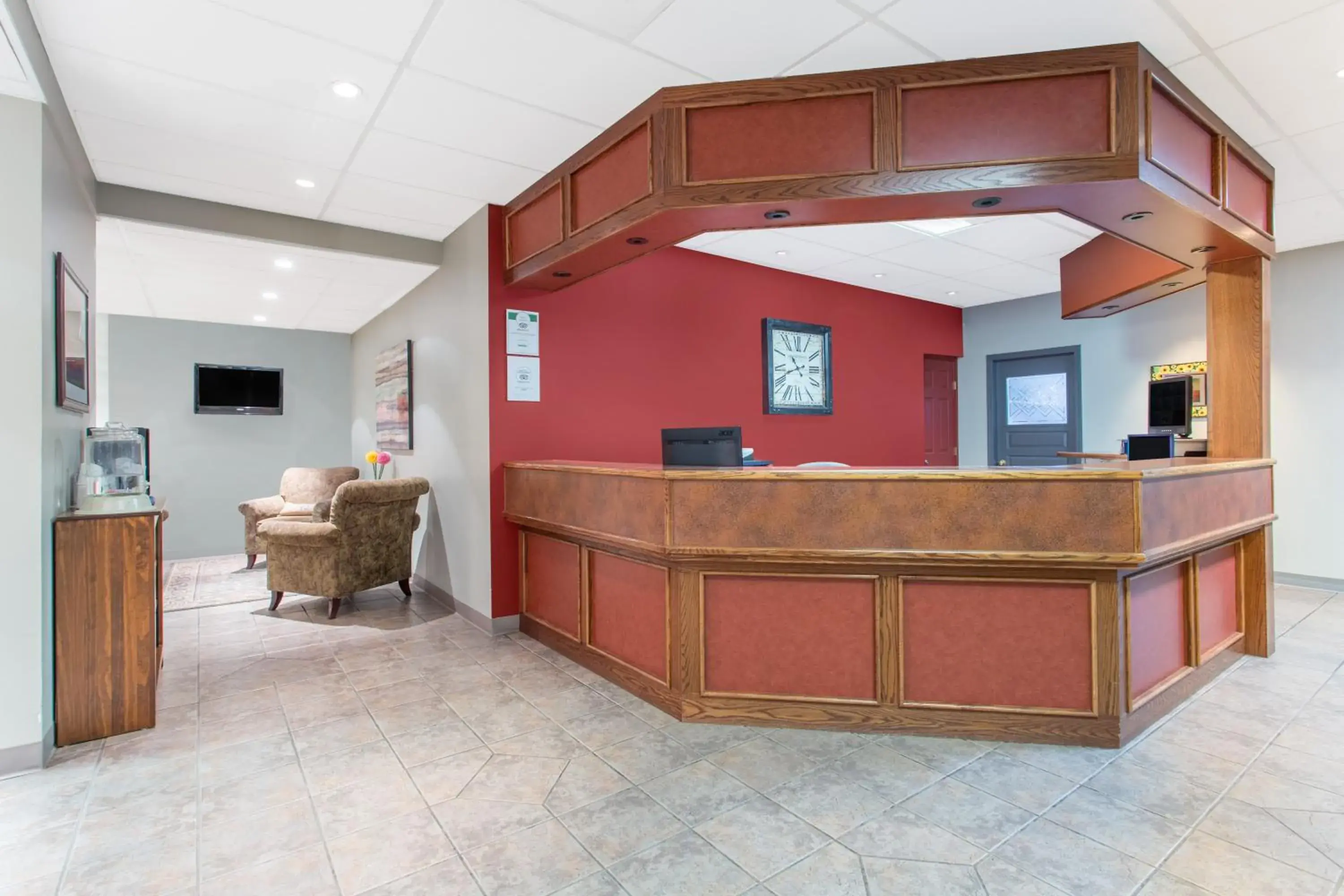 Lobby or reception in Ramada by Wyndham Williams Lake Lobby or reception in Ramada by Wyndham Williams Lake