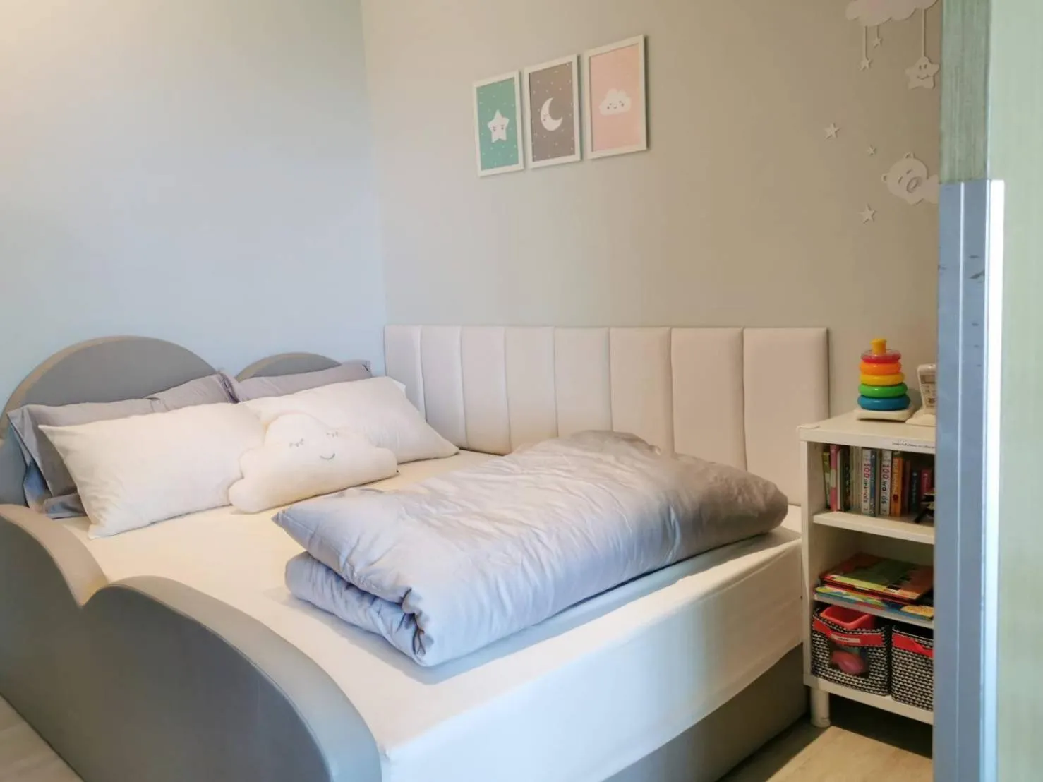 Bedroom, Bed in Veranda residence pattaya By Kzy