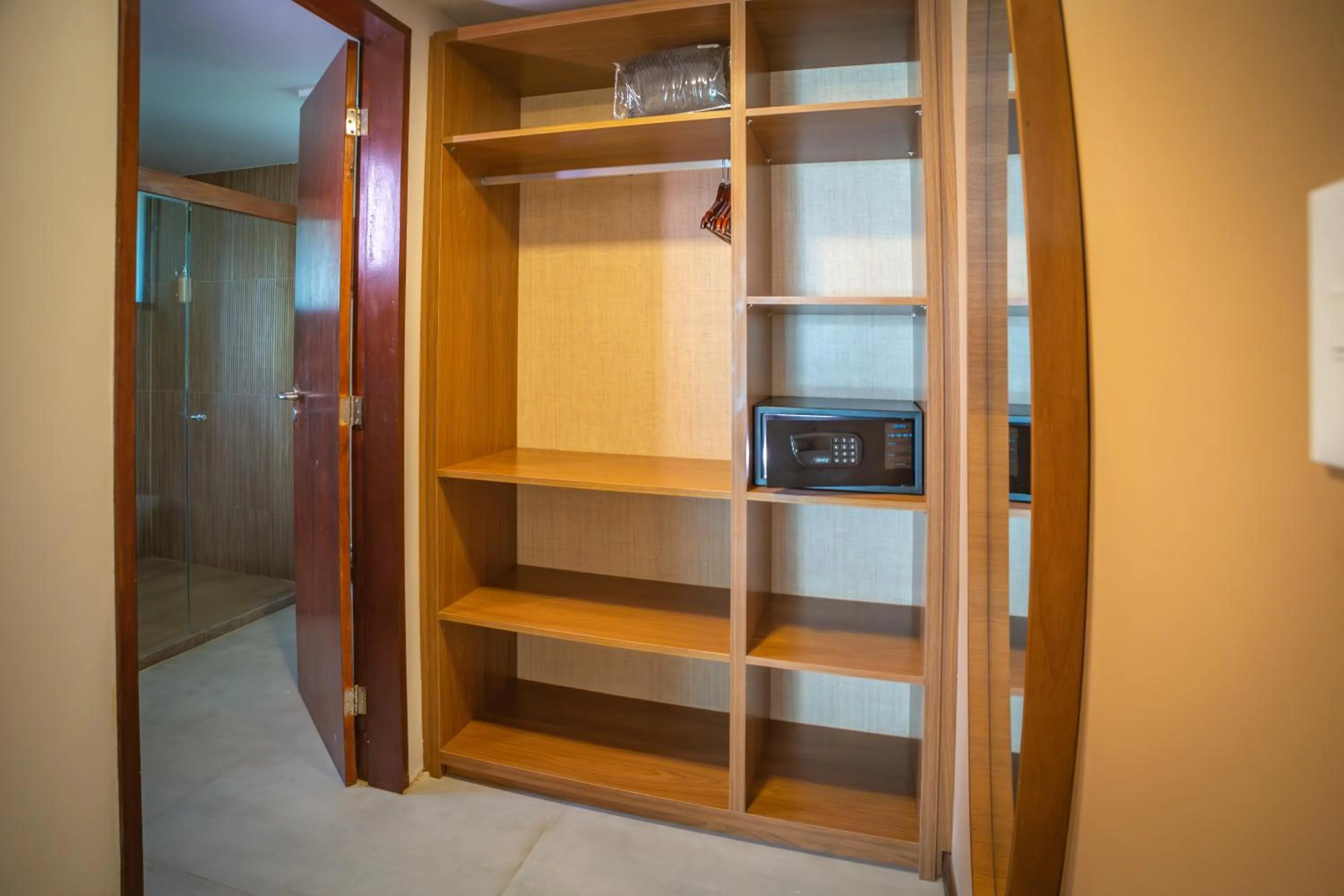 wardrobe in Pontal dos Carneiros Beach Bungalows