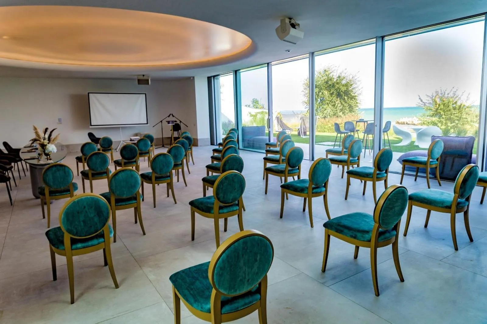Business facilities in Novum By the Sea