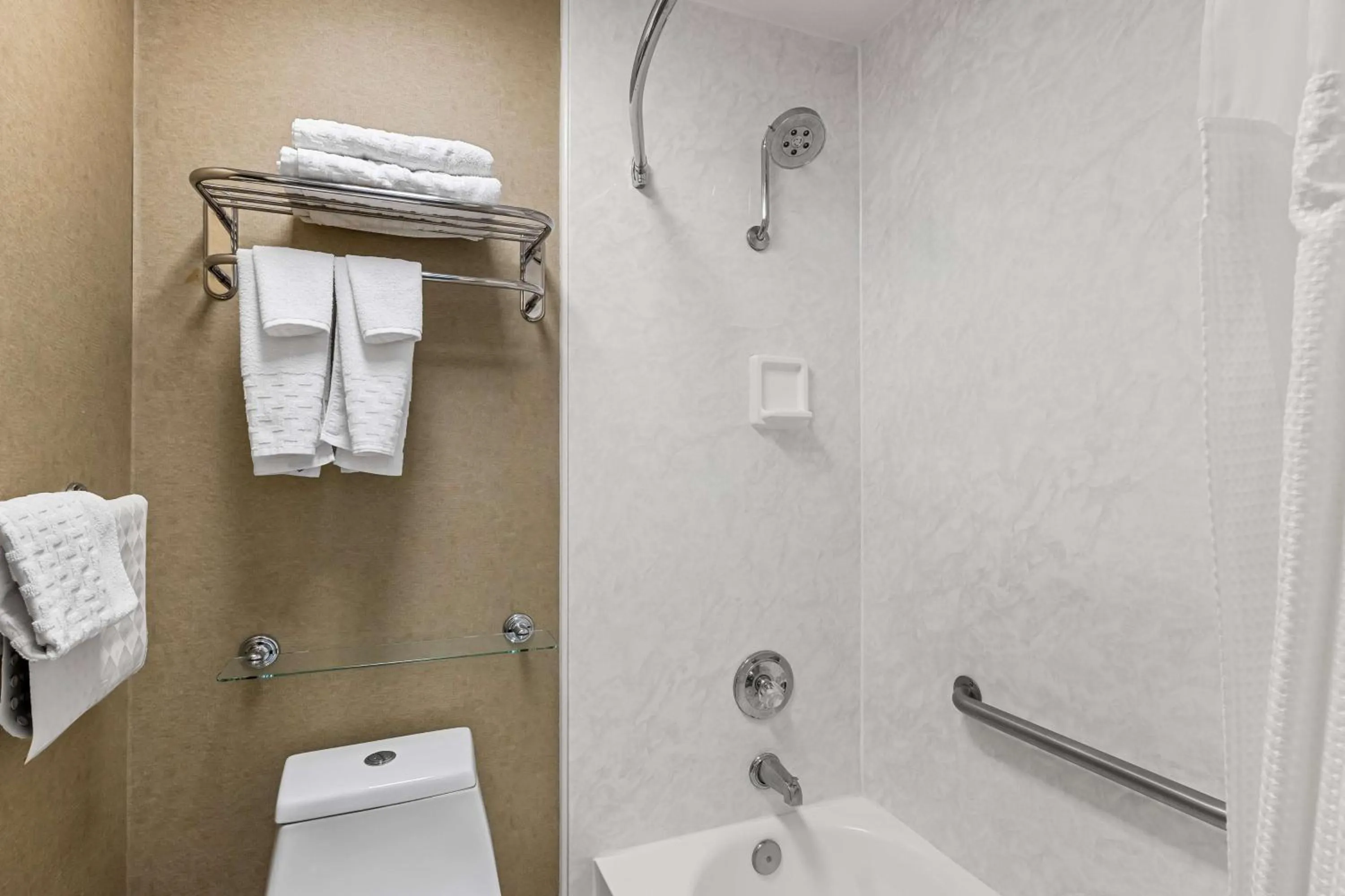 Bathroom in Best Western University Lodge