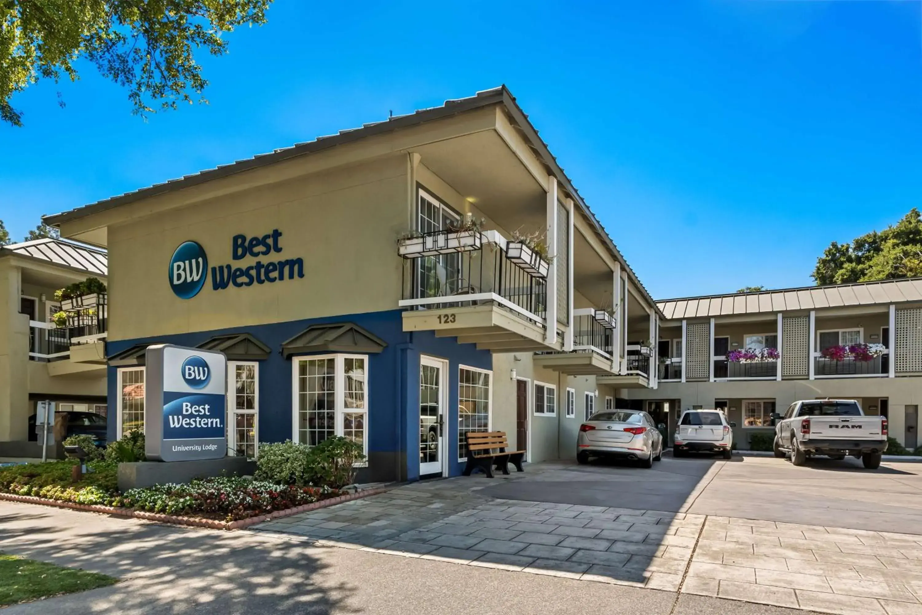 Property building in Best Western University Lodge Property building in Best Western University Lodge