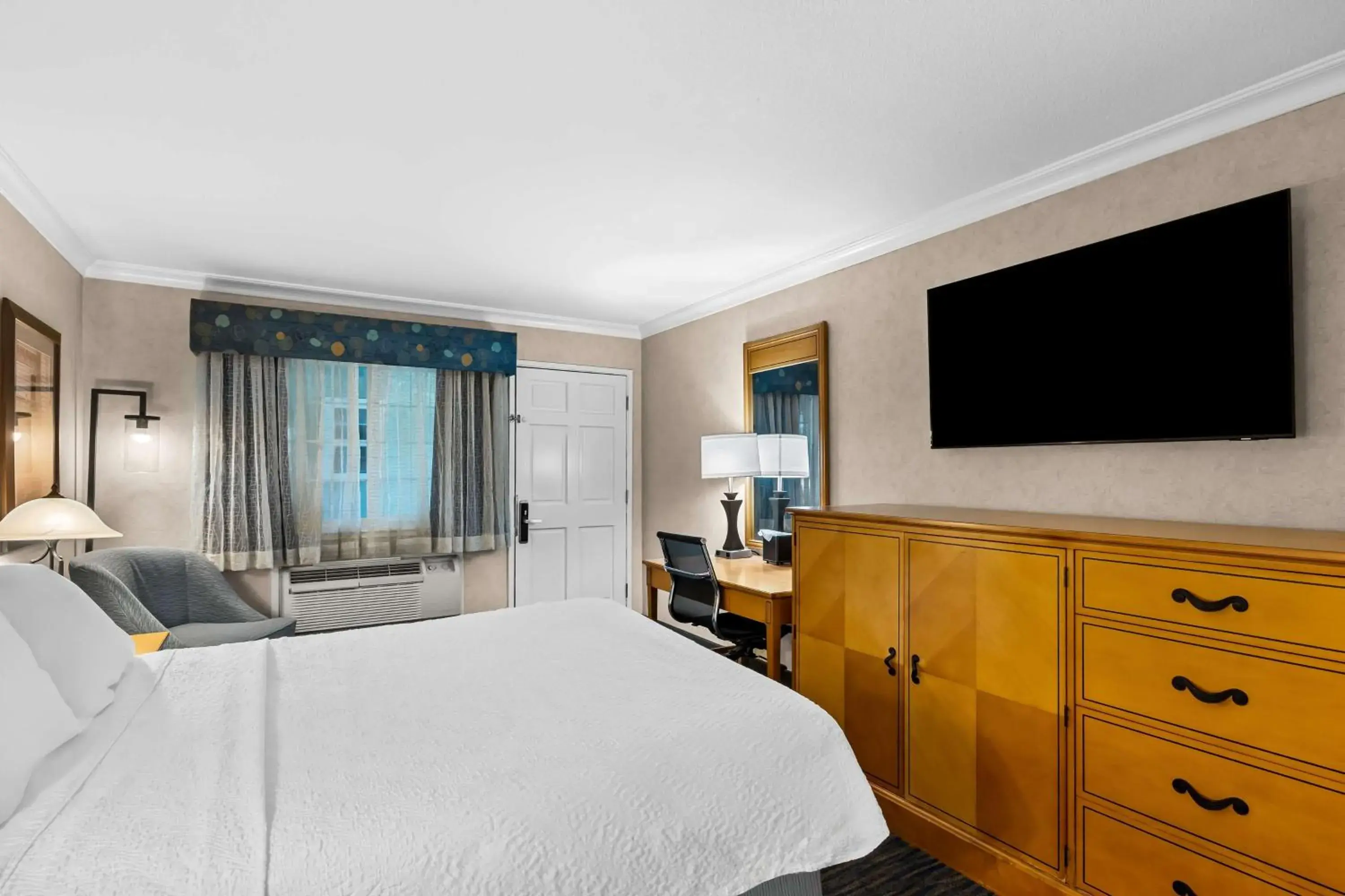 Queen Room - Non-Smoking in Best Western University Lodge Queen Room - Non-Smoking in Best Western University Lodge